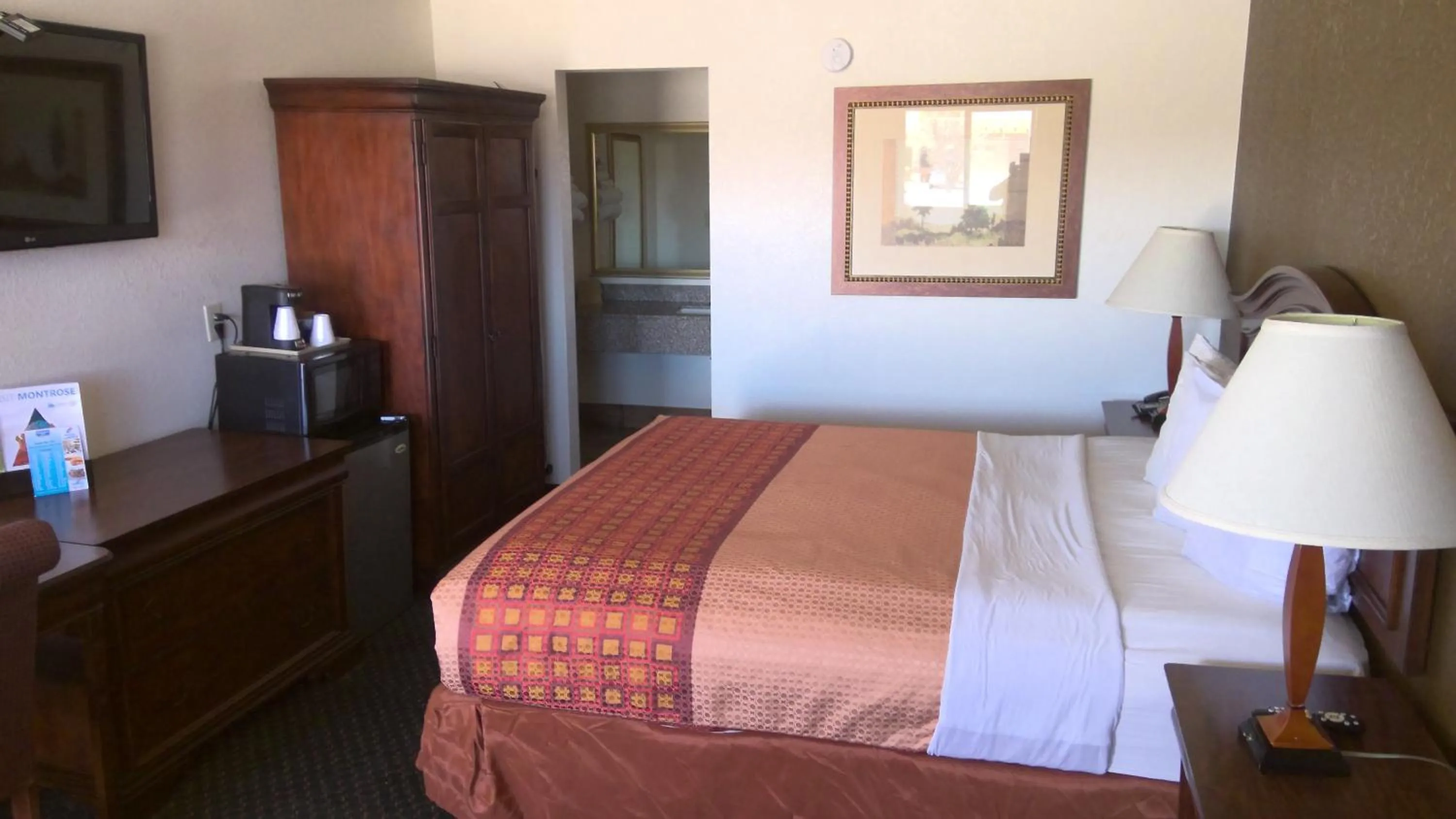 Photo of the whole room in 1st Interstate Inn Montrose
