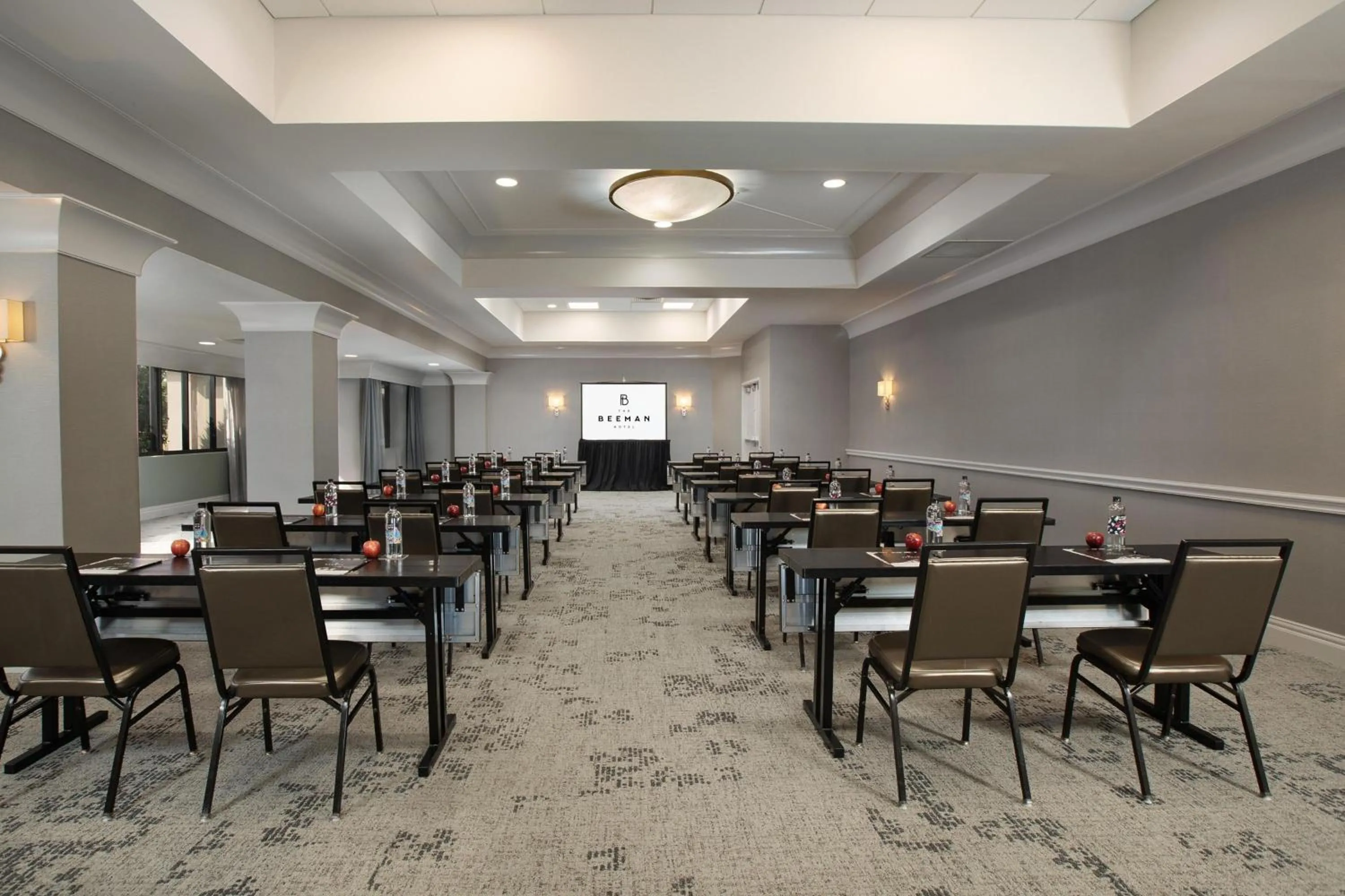 Meeting/conference room in The Beeman Hotel