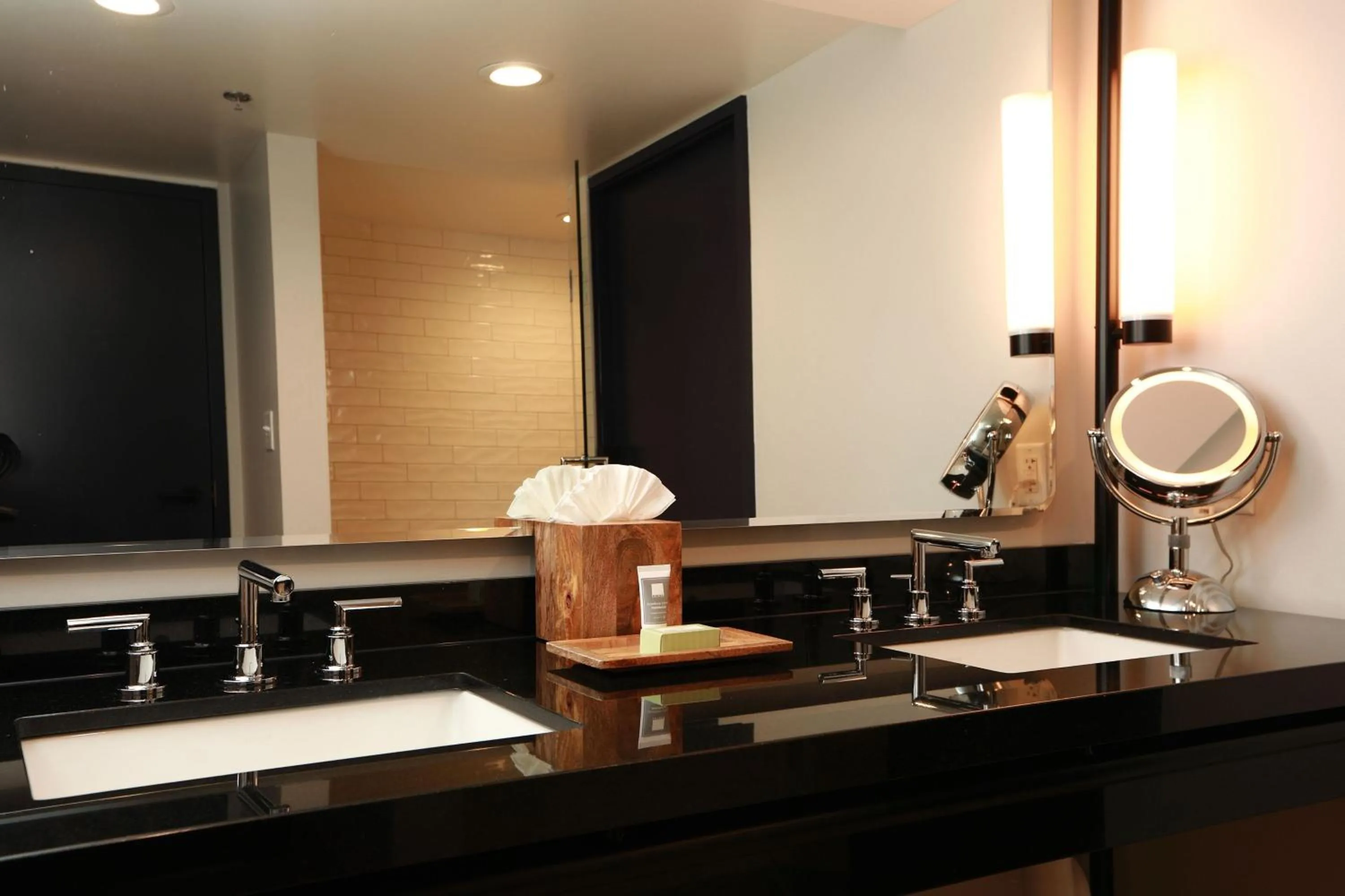 Photo of the whole room in The Beeman Hotel