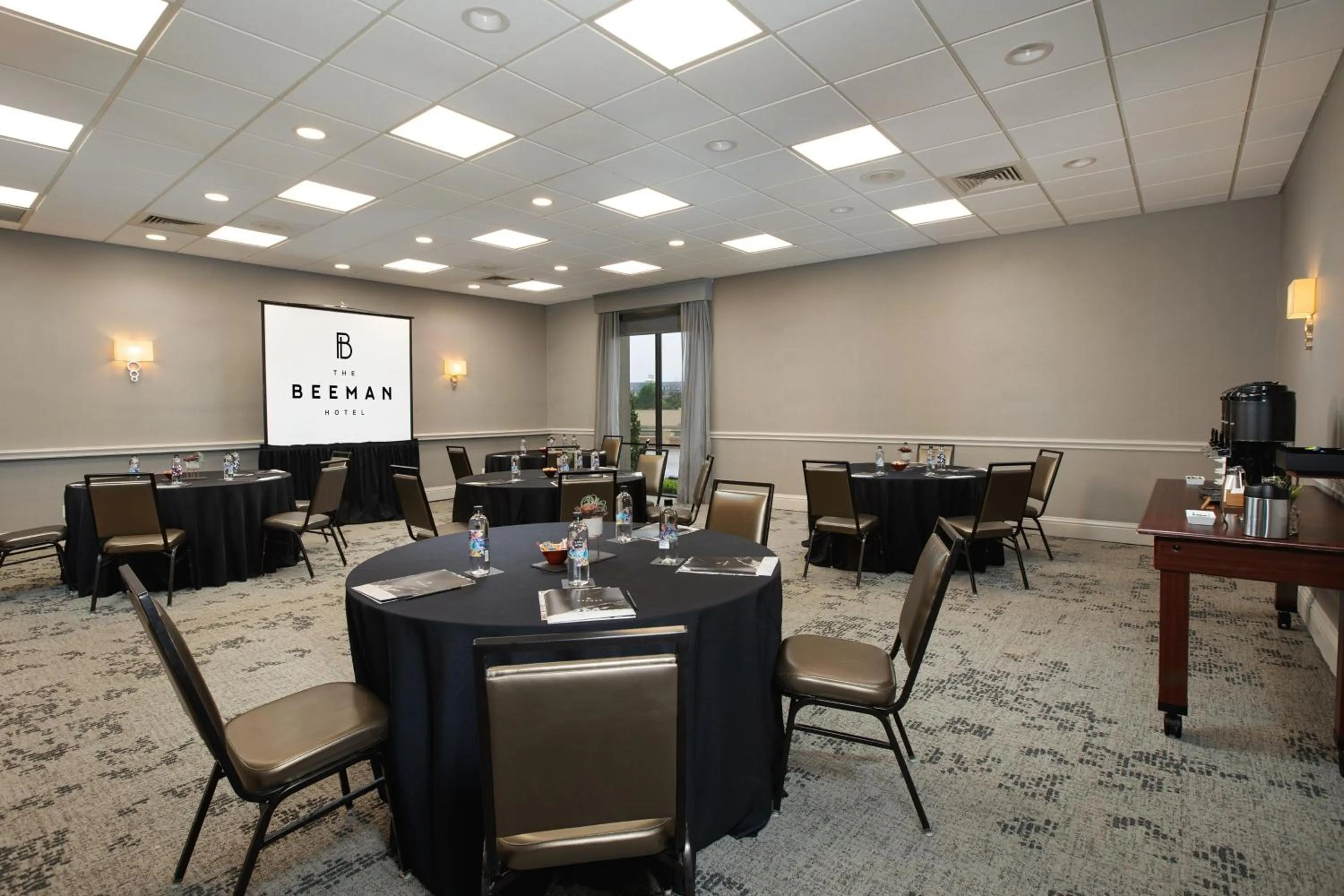 Meeting/conference room in The Beeman Hotel