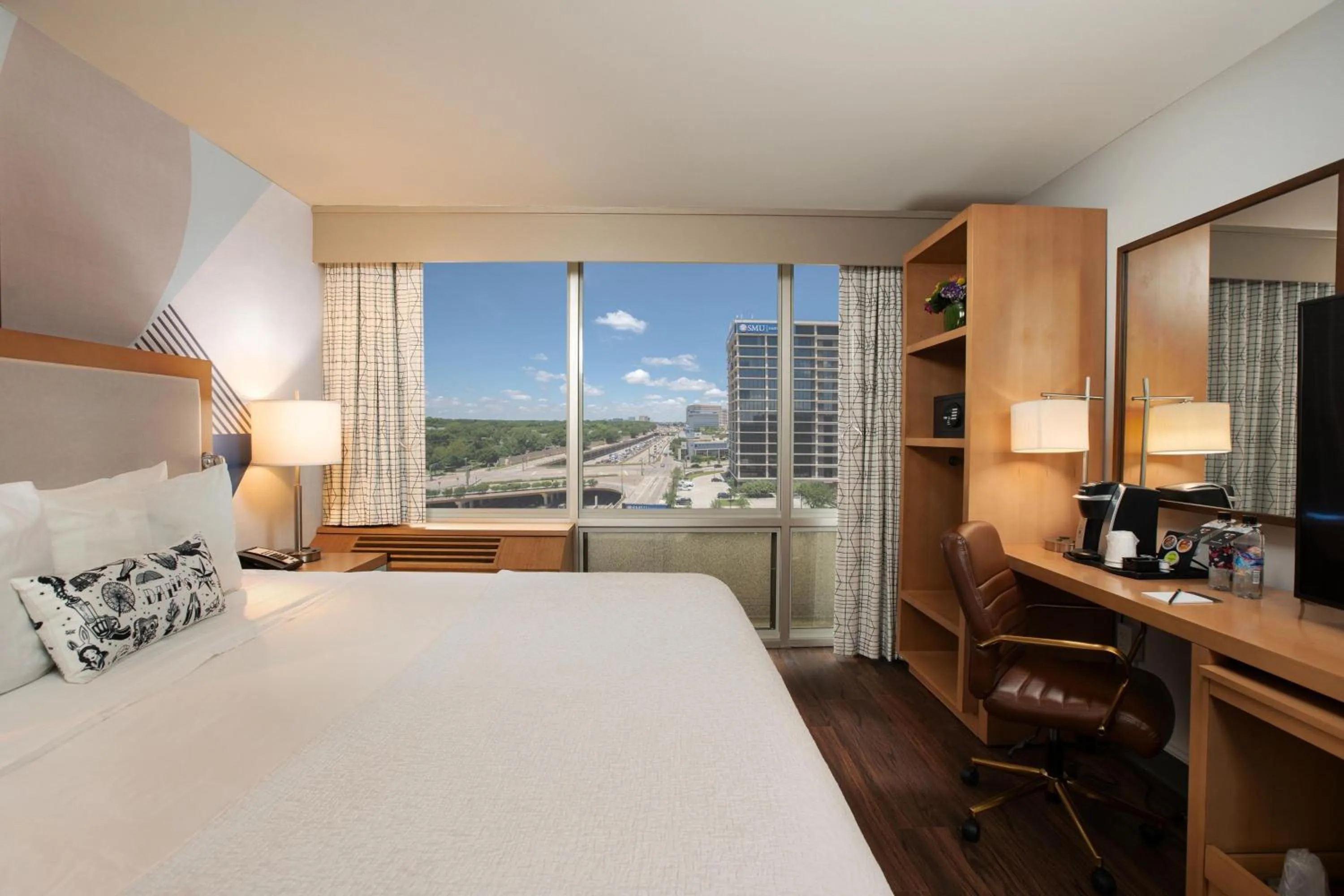 Photo of the whole room, Bed in The Beeman Hotel