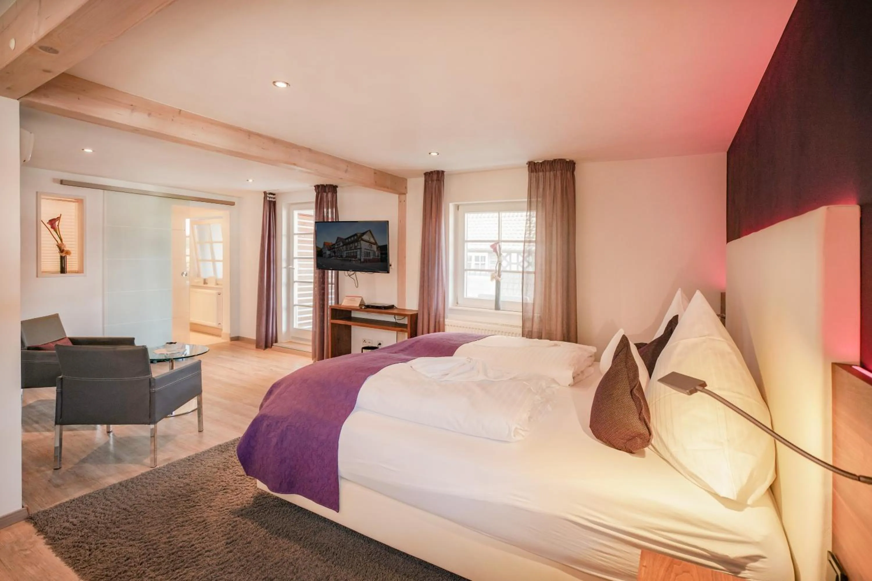 Photo of the whole room, Bed in Hotel Restaurant Der Engel, Sasbachwalden