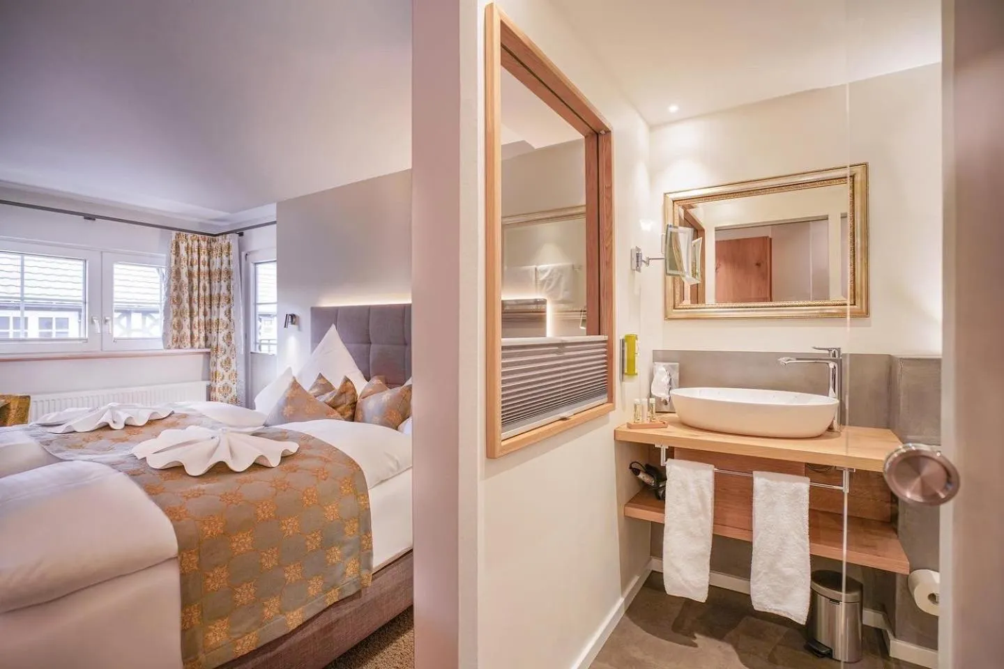 Photo of the whole room, Bed in Hotel Restaurant Der Engel, Sasbachwalden