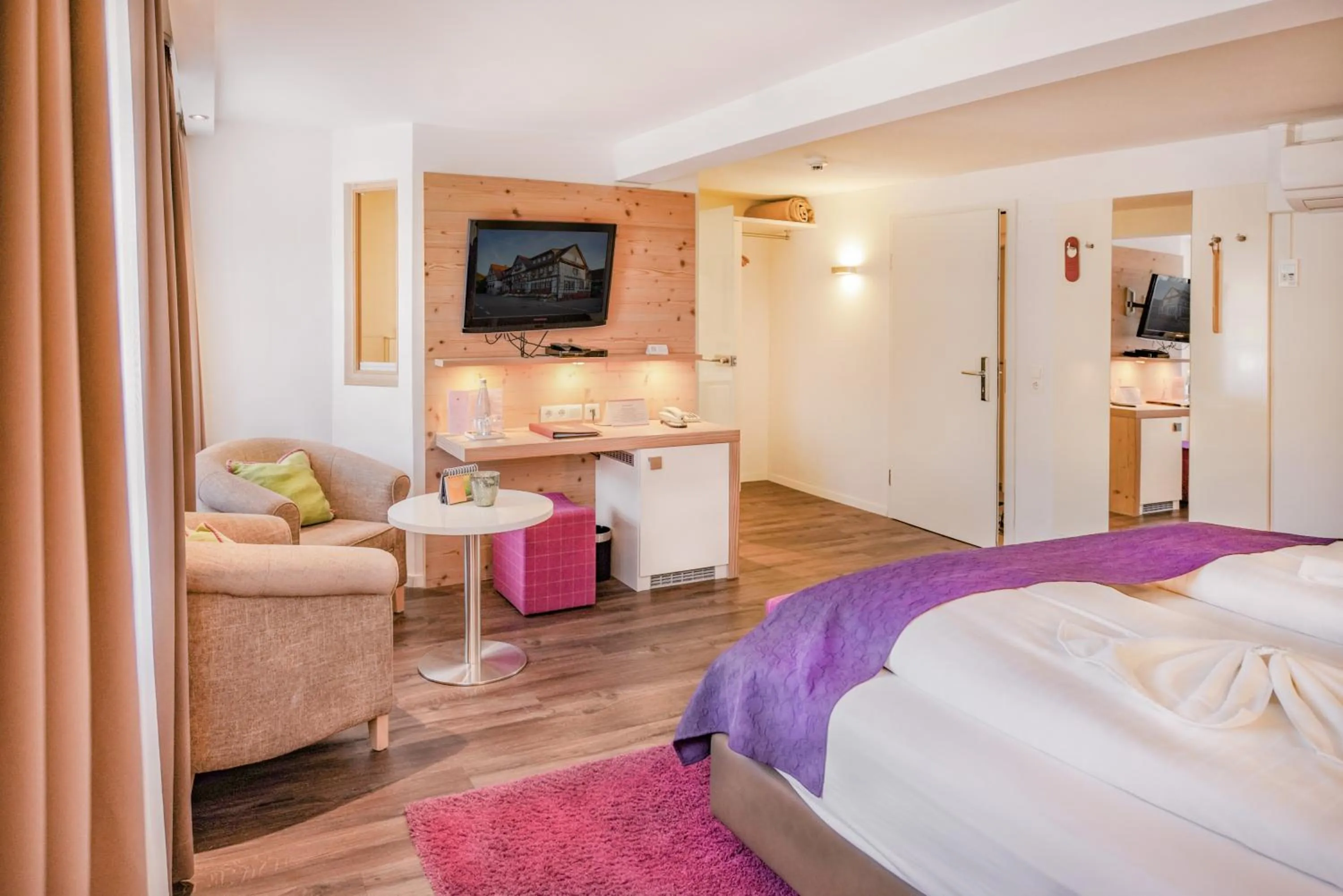 Photo of the whole room, Bed in Hotel Restaurant Der Engel, Sasbachwalden