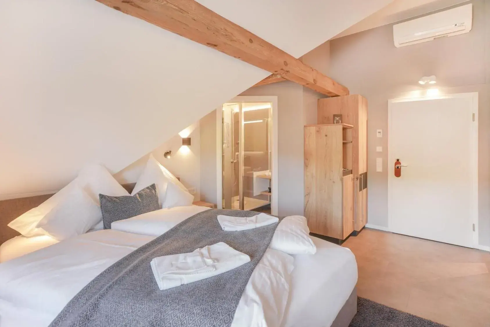 Double Room - single occupancy in Hotel Restaurant Der Engel, Sasbachwalden Double Room - single occupancy in Hotel Restaurant Der Engel, Sasbachwalden