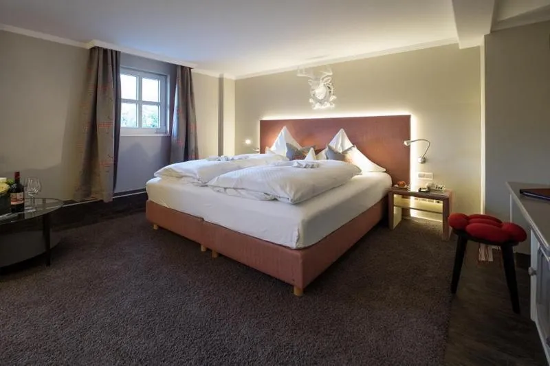 Photo of the whole room, Bed in Hotel Restaurant Der Engel, Sasbachwalden