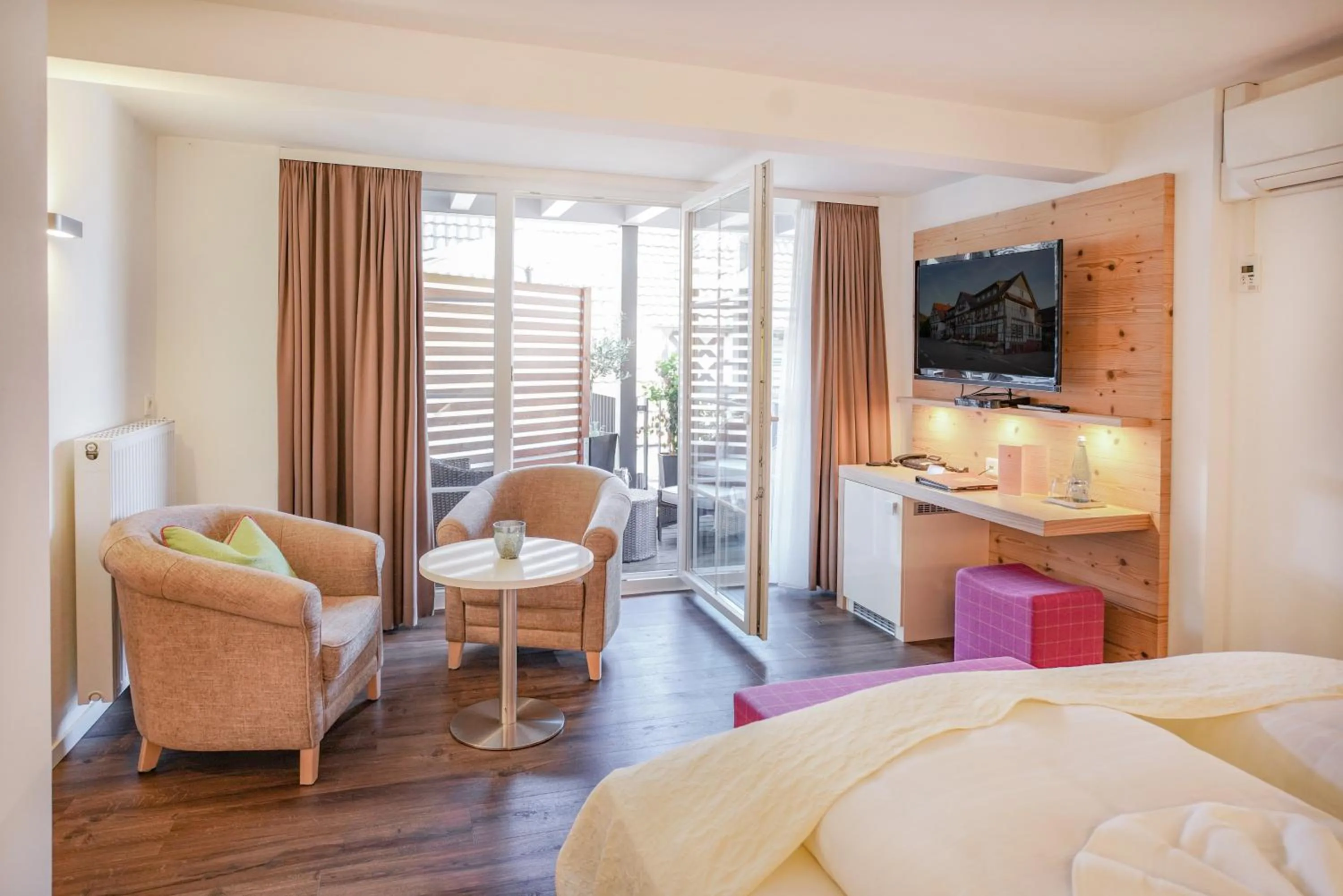 Photo of the whole room, Bed in Hotel Restaurant Der Engel, Sasbachwalden