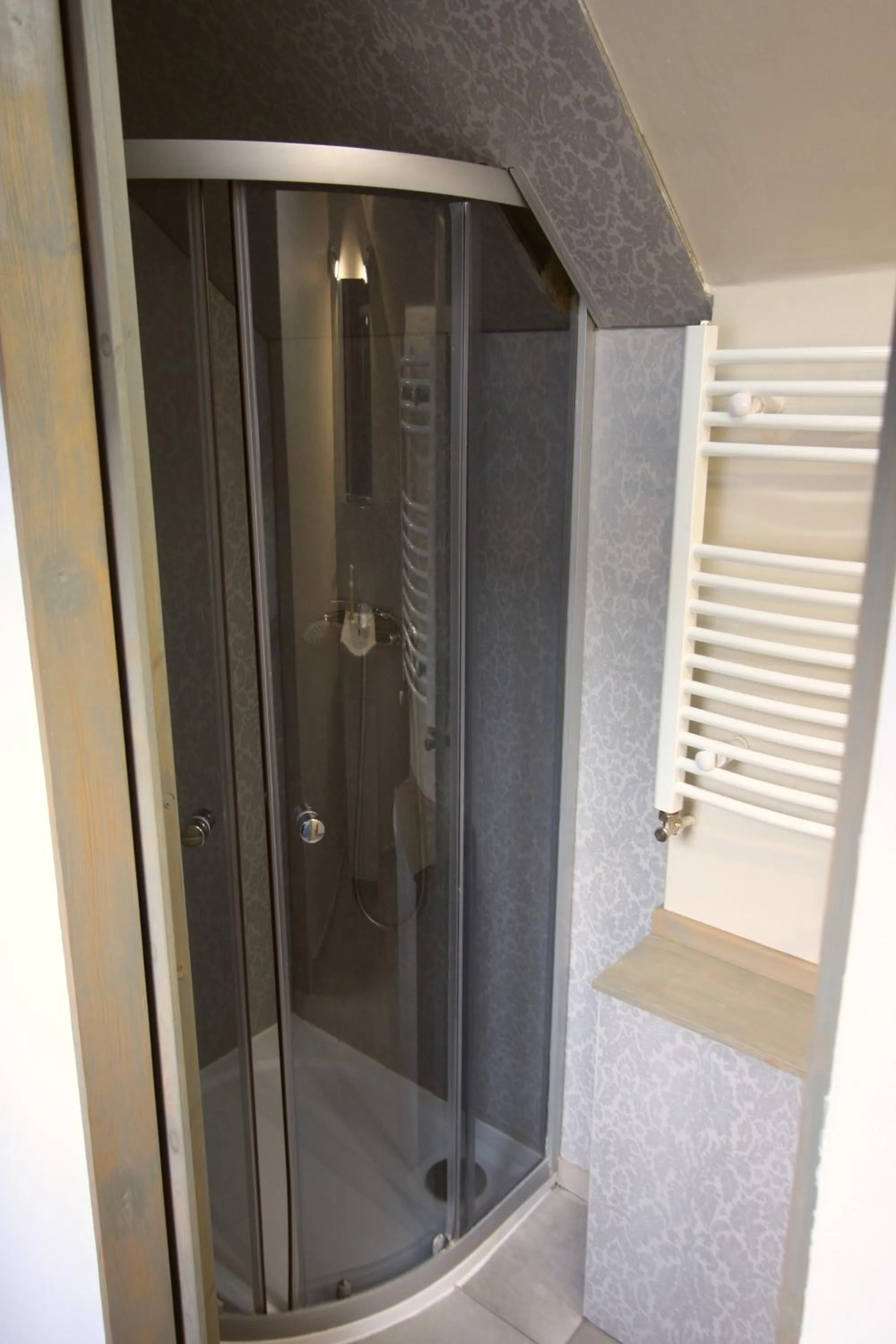 Shower in Pokoje Nadrzeczna 45