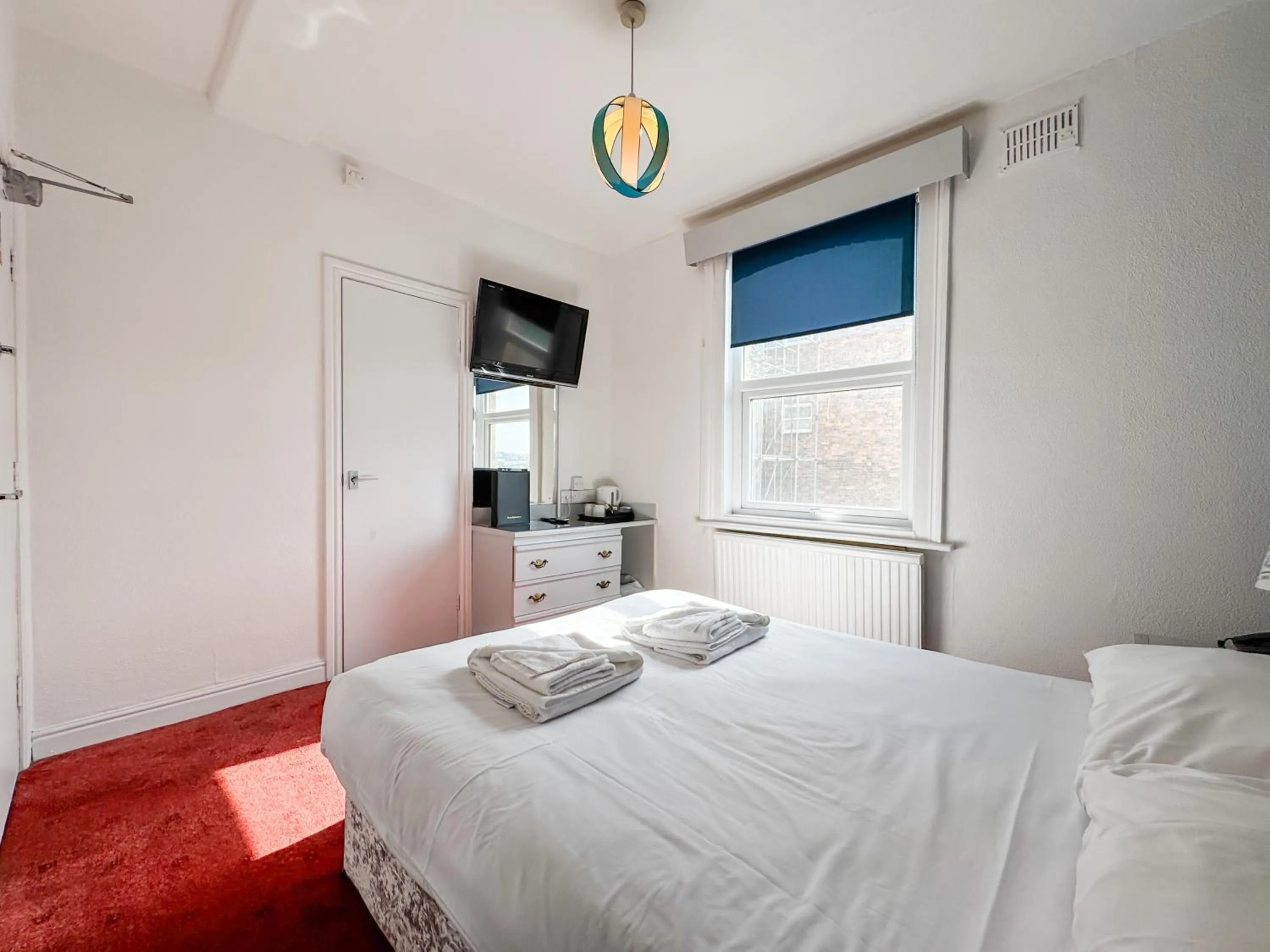 Bedroom, Bed in Delmont Hotel & View Restaurant