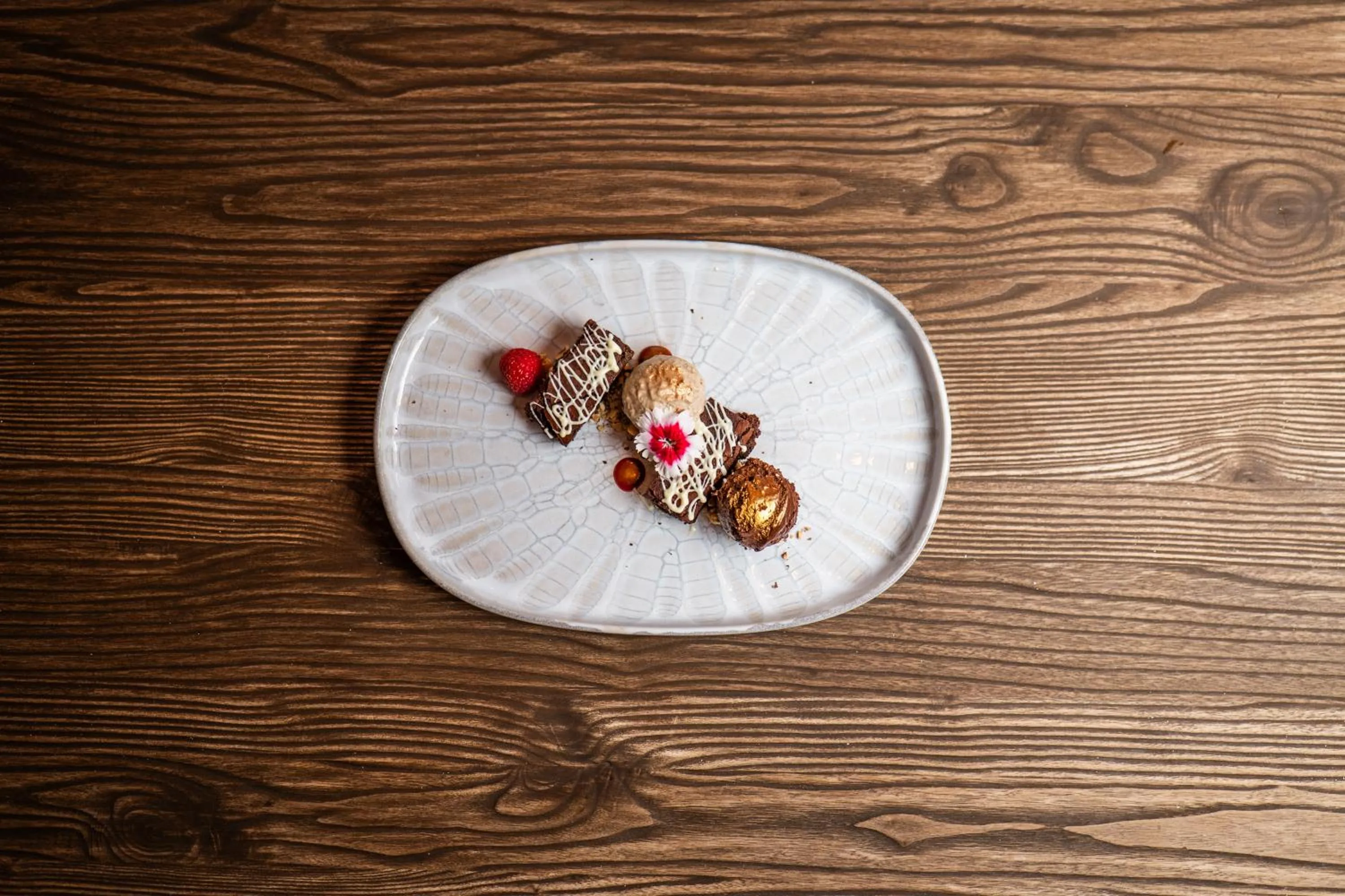 Restaurant/places to eat in Delmont Hotel & View Restaurant