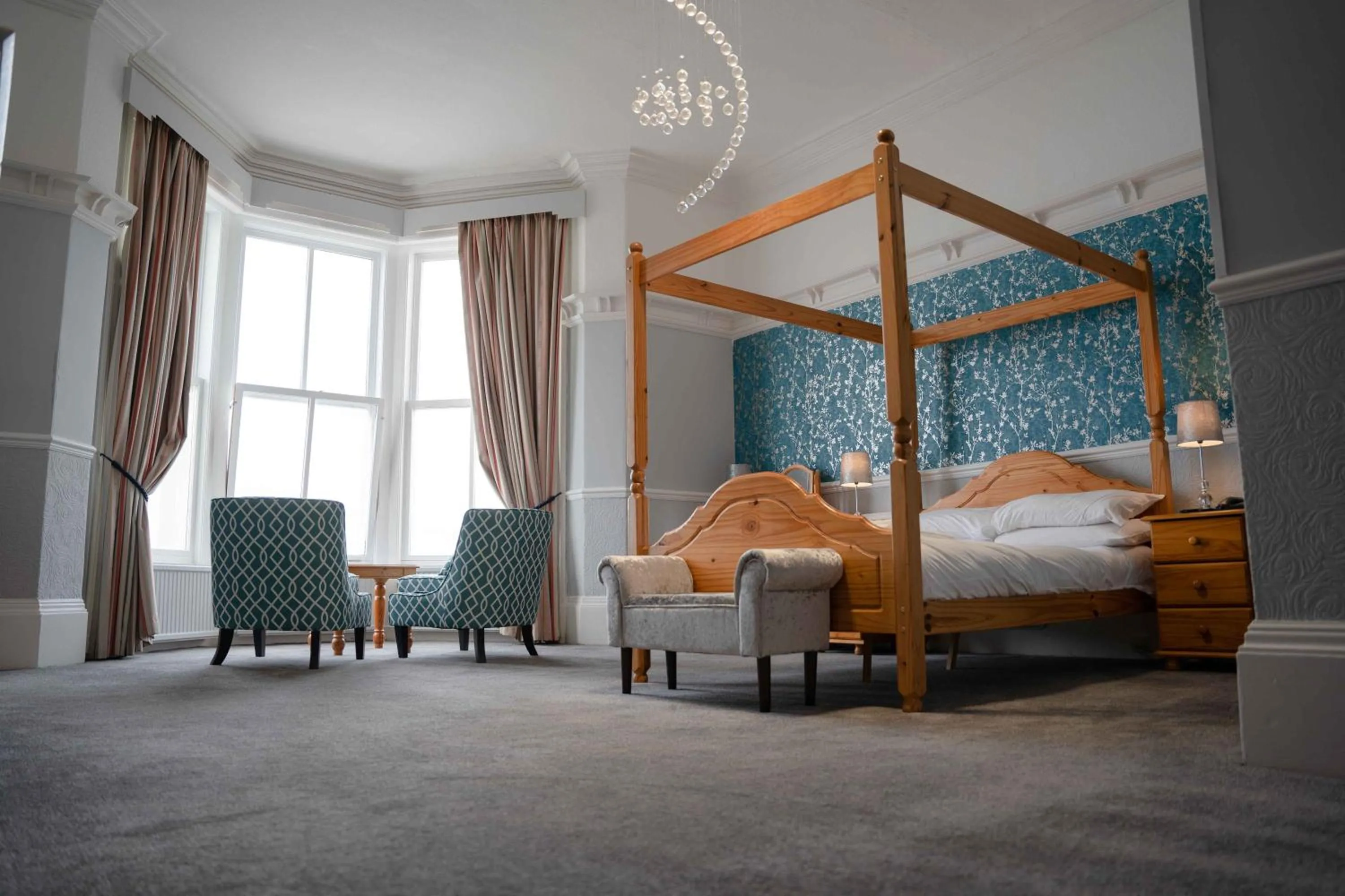 Bedroom, Bed in Delmont Hotel & View Restaurant