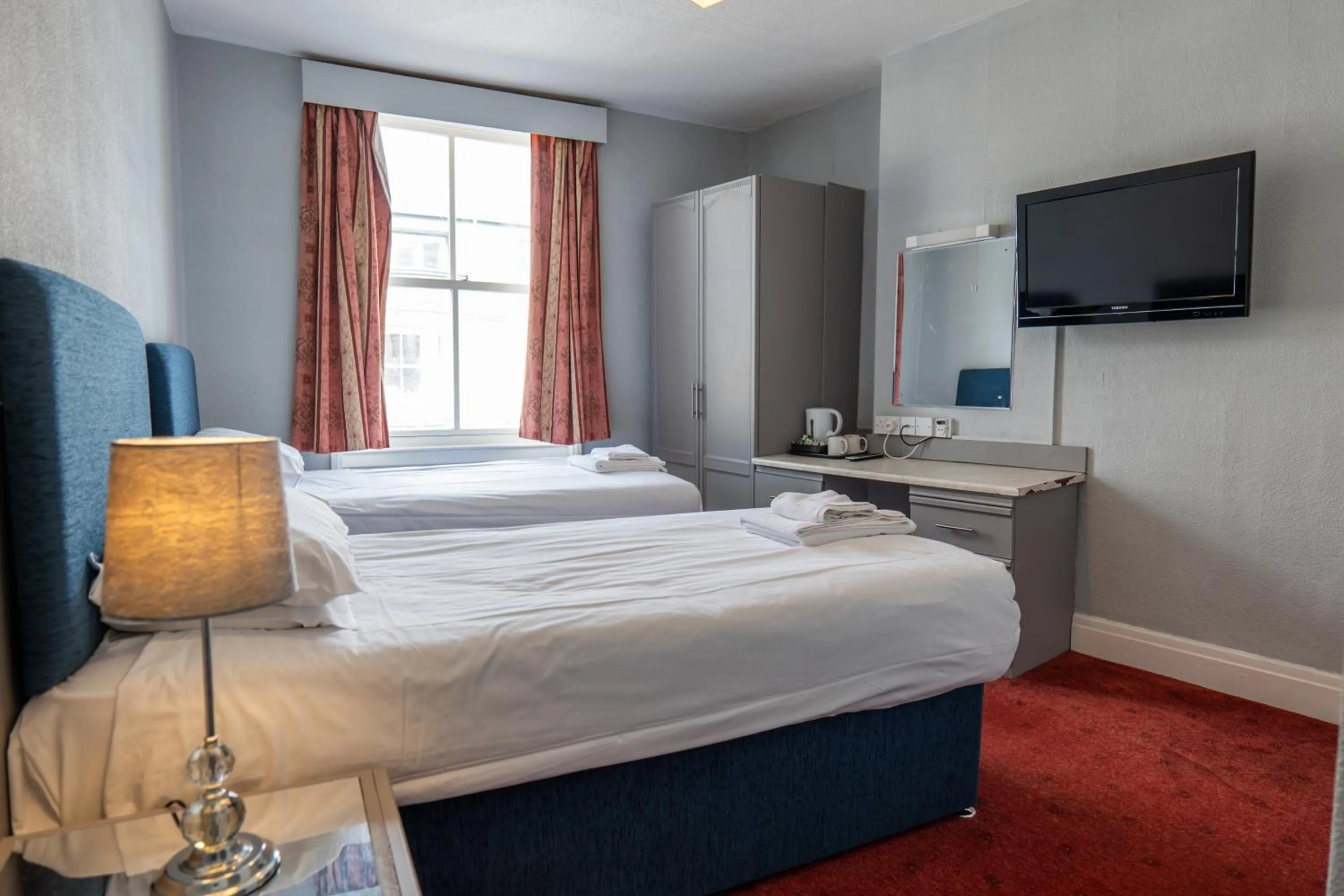 Bedroom, Bed in Delmont Hotel & View Restaurant