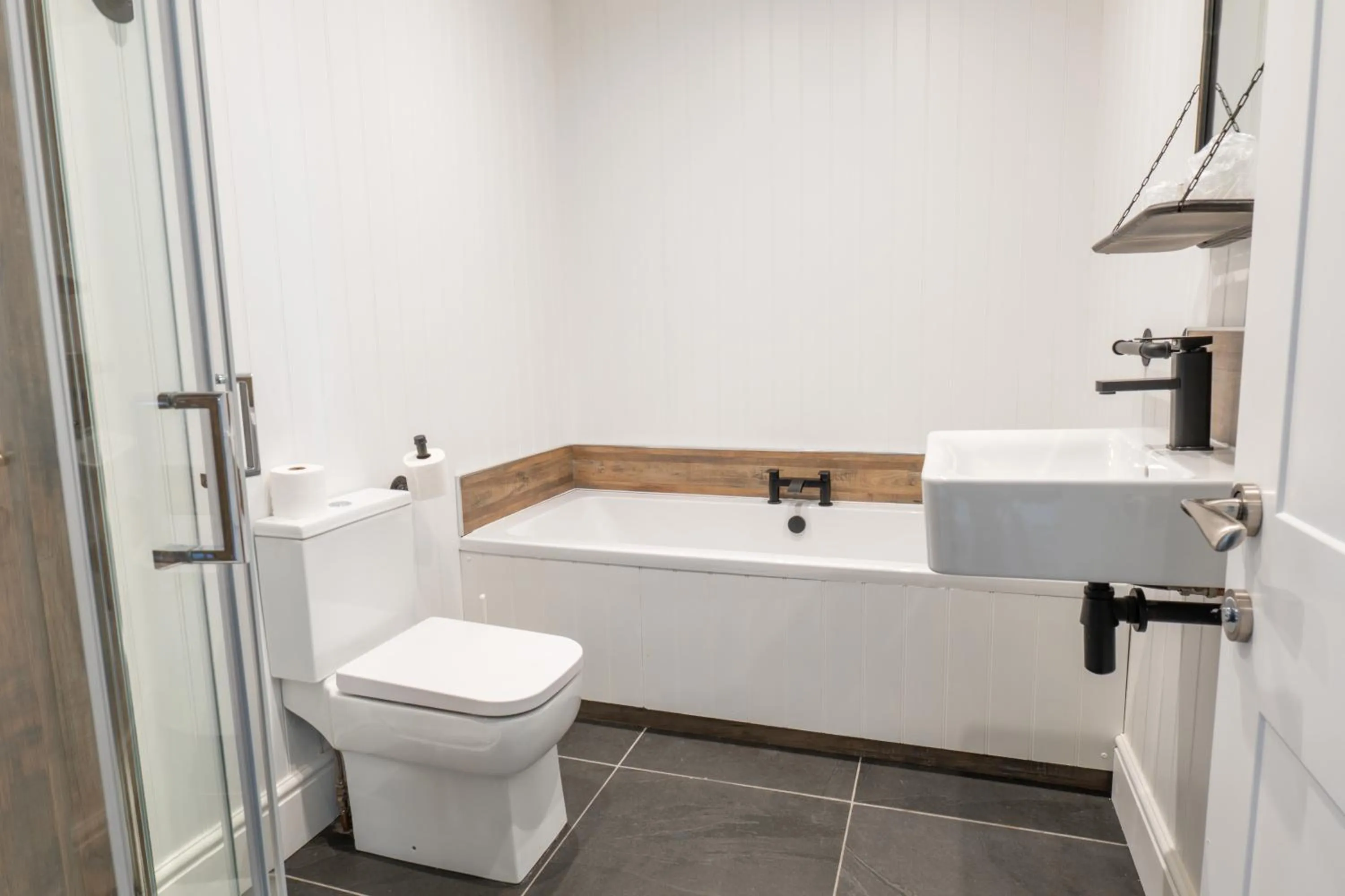 Bathroom in Delmont Hotel & View Restaurant