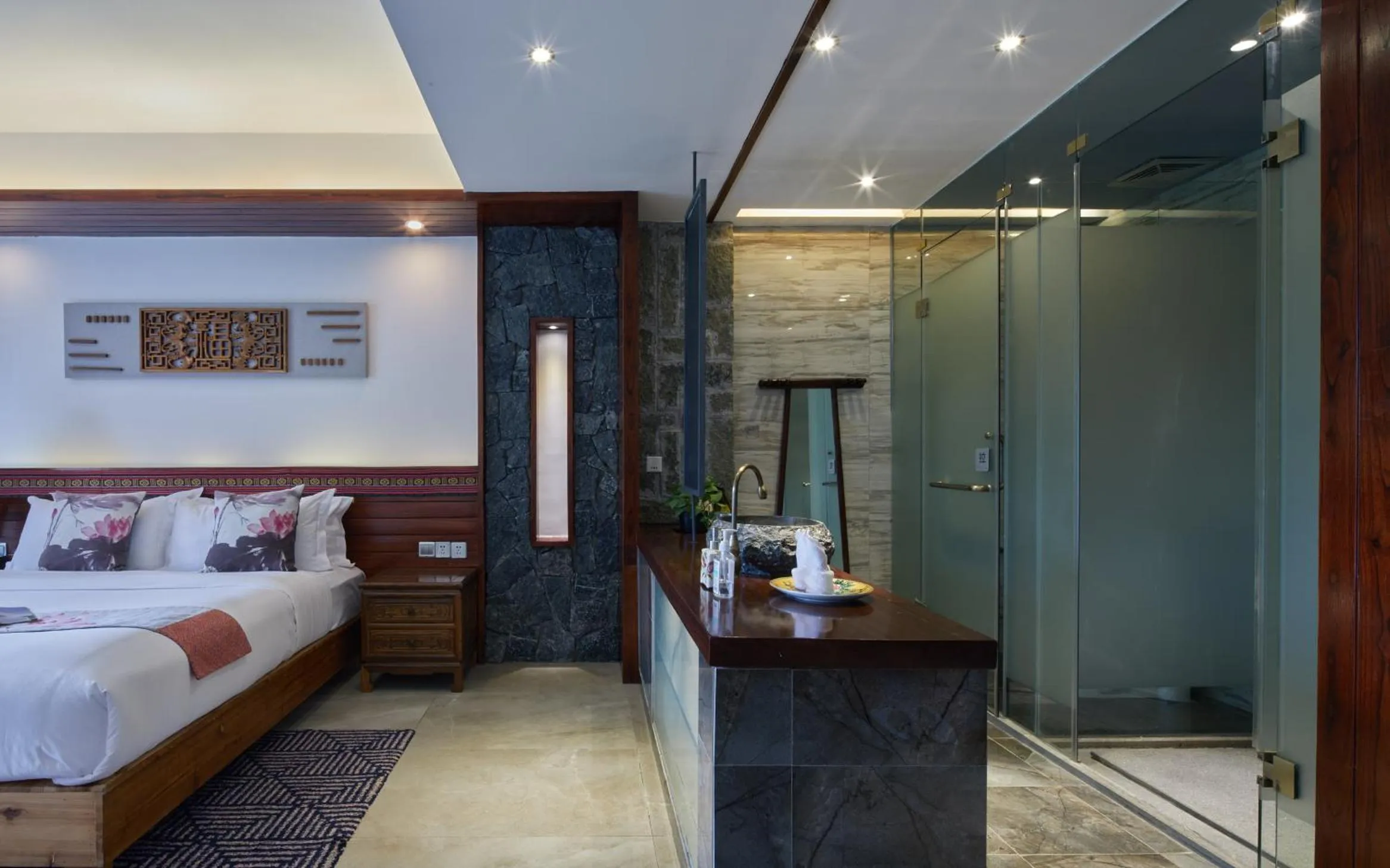 Toilet, Bed in Li River Resort
