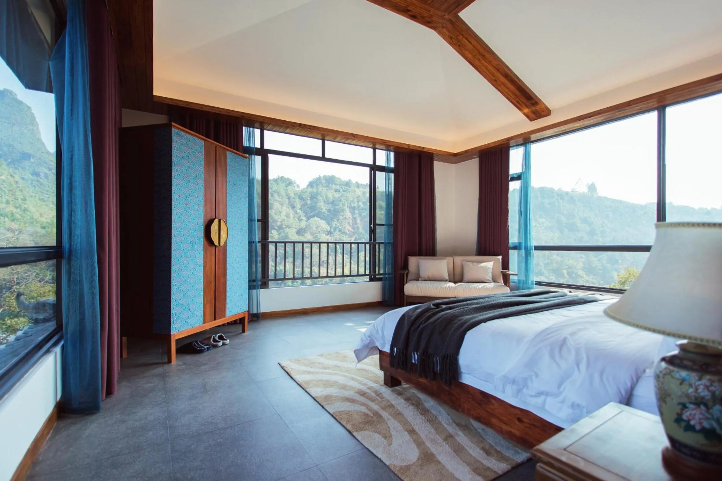 Photo of the whole room, Bed in Li River Resort
