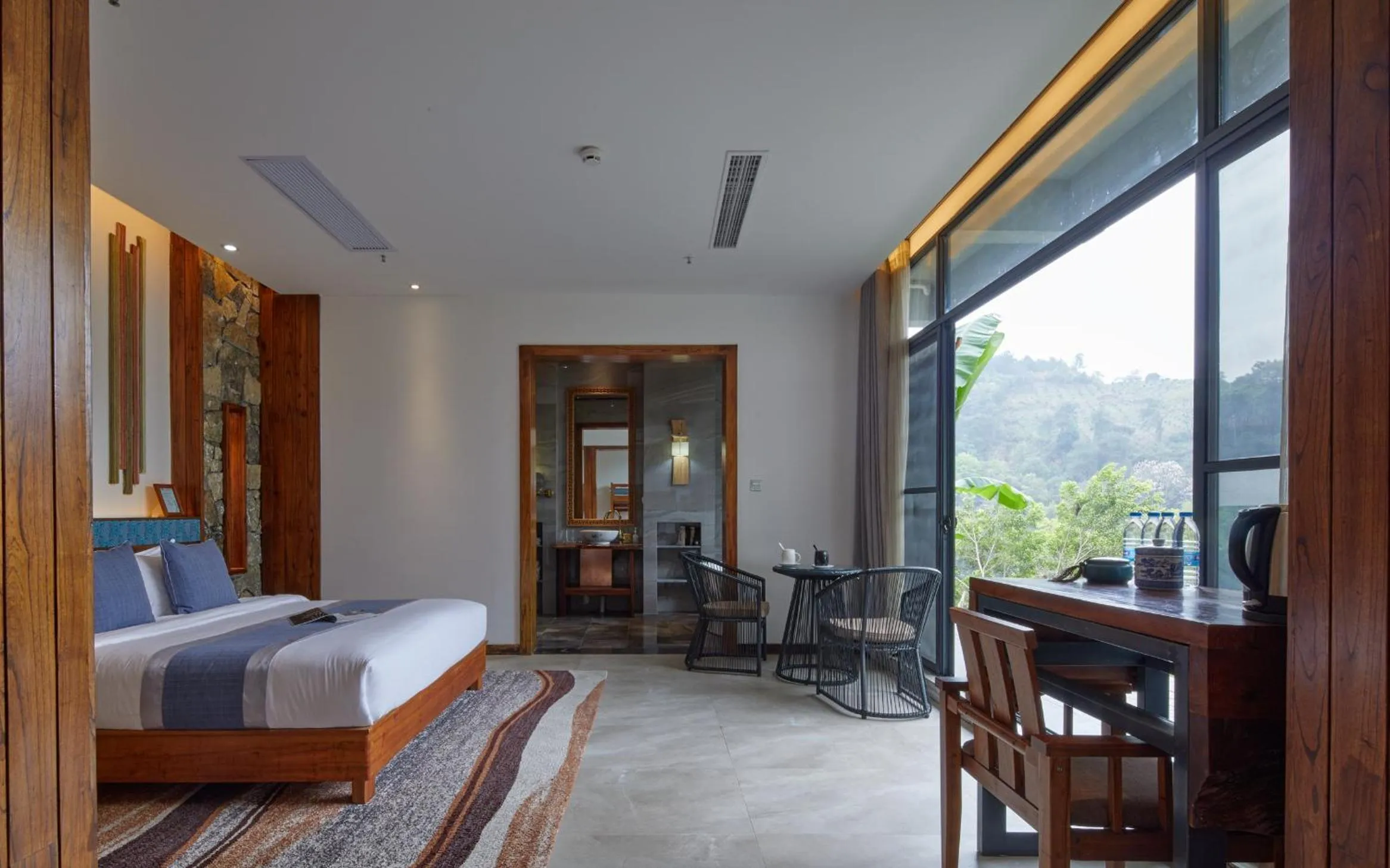 Photo of the whole room, Bed in Li River Resort