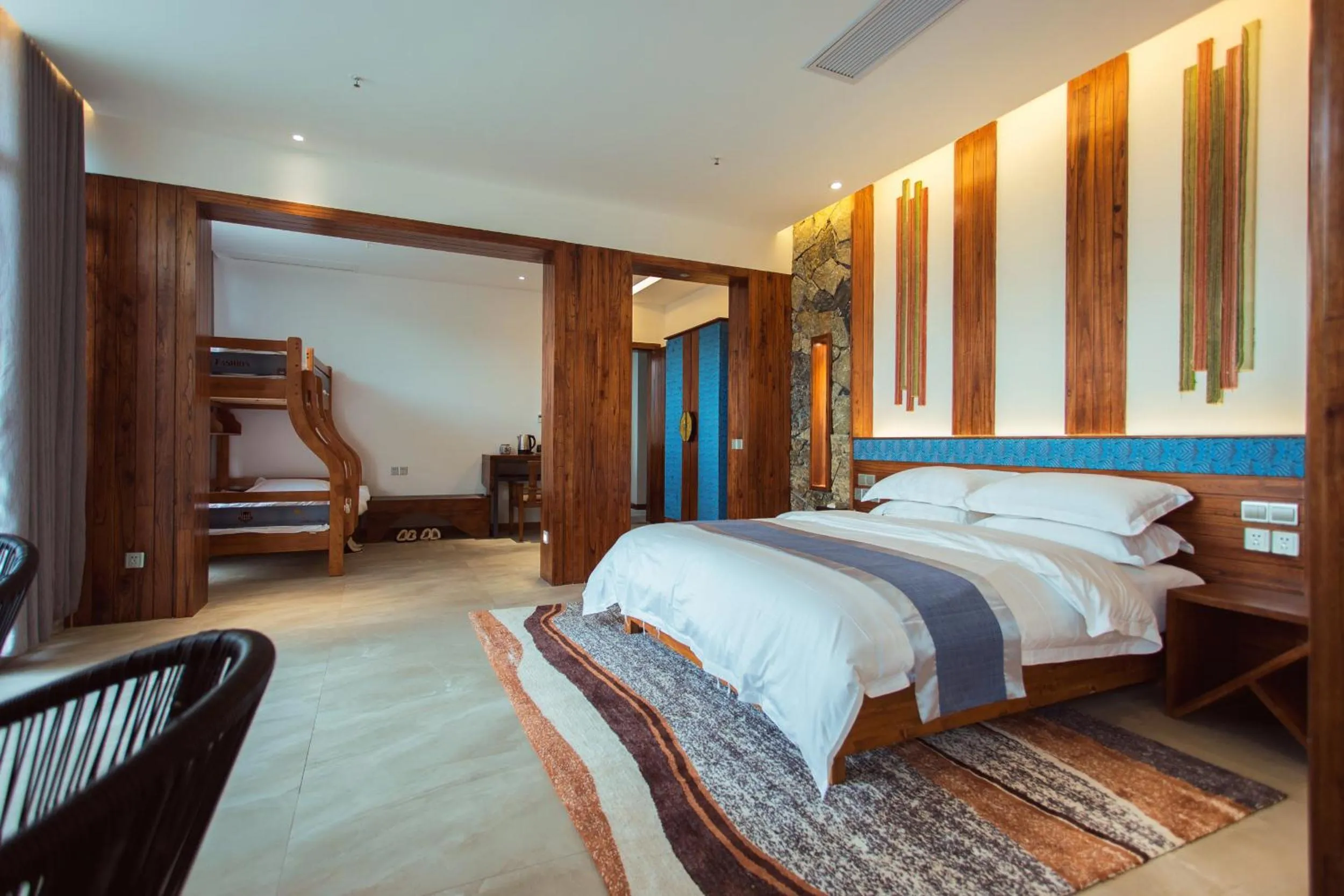 Photo of the whole room, Bed in Li River Resort
