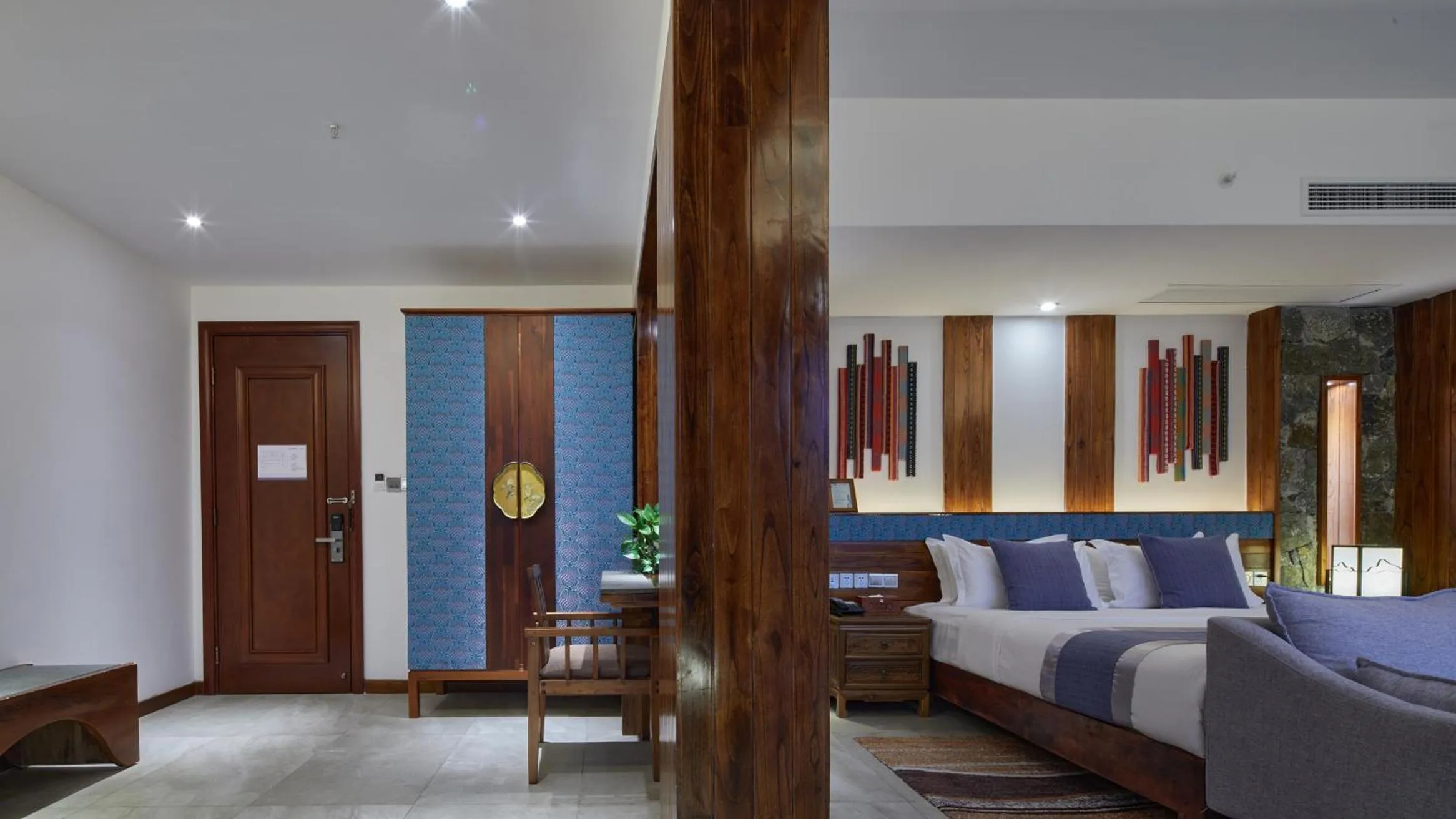 Photo of the whole room, Bed in Li River Resort