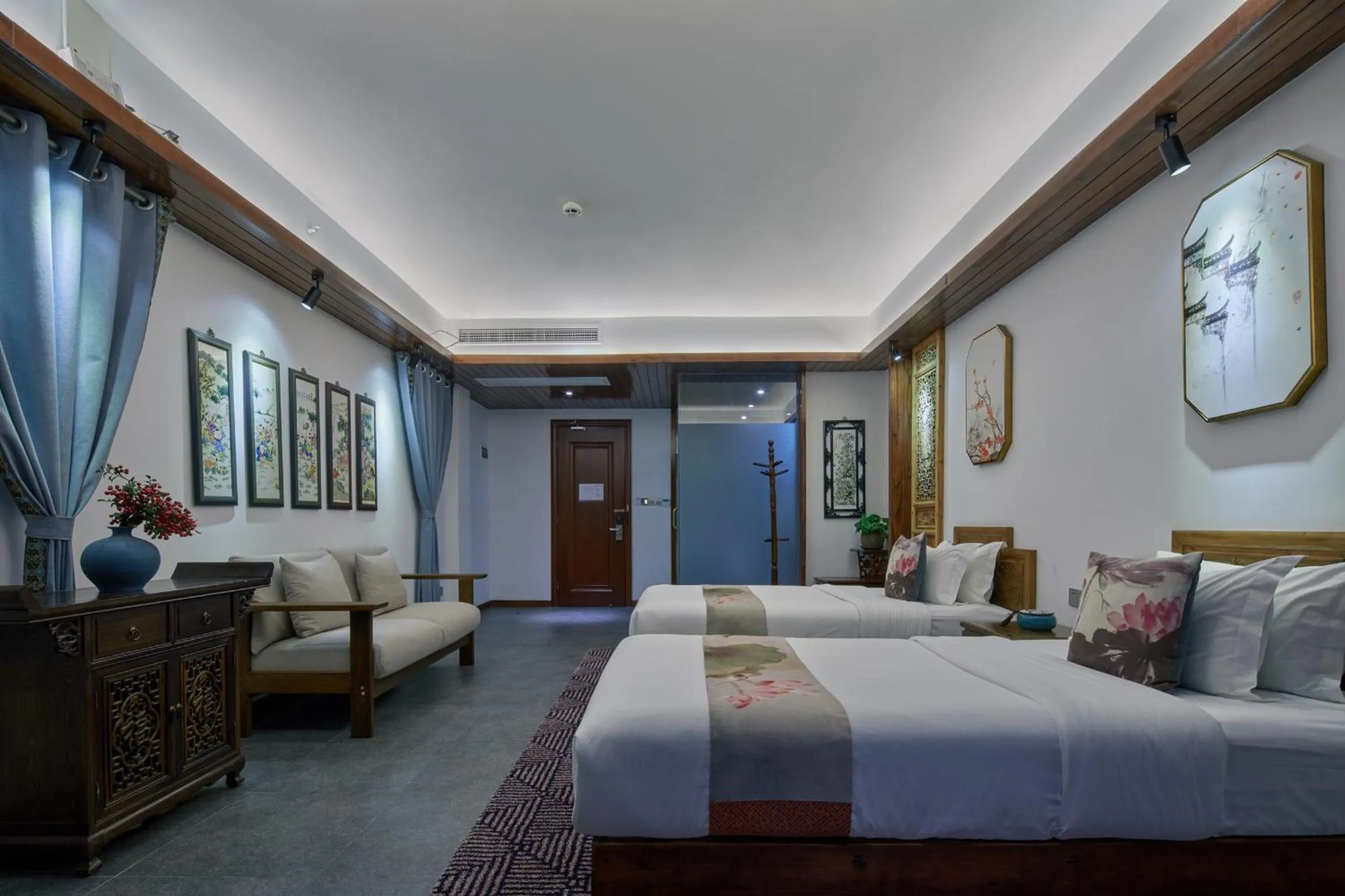 Photo of the whole room, Bed in Li River Resort