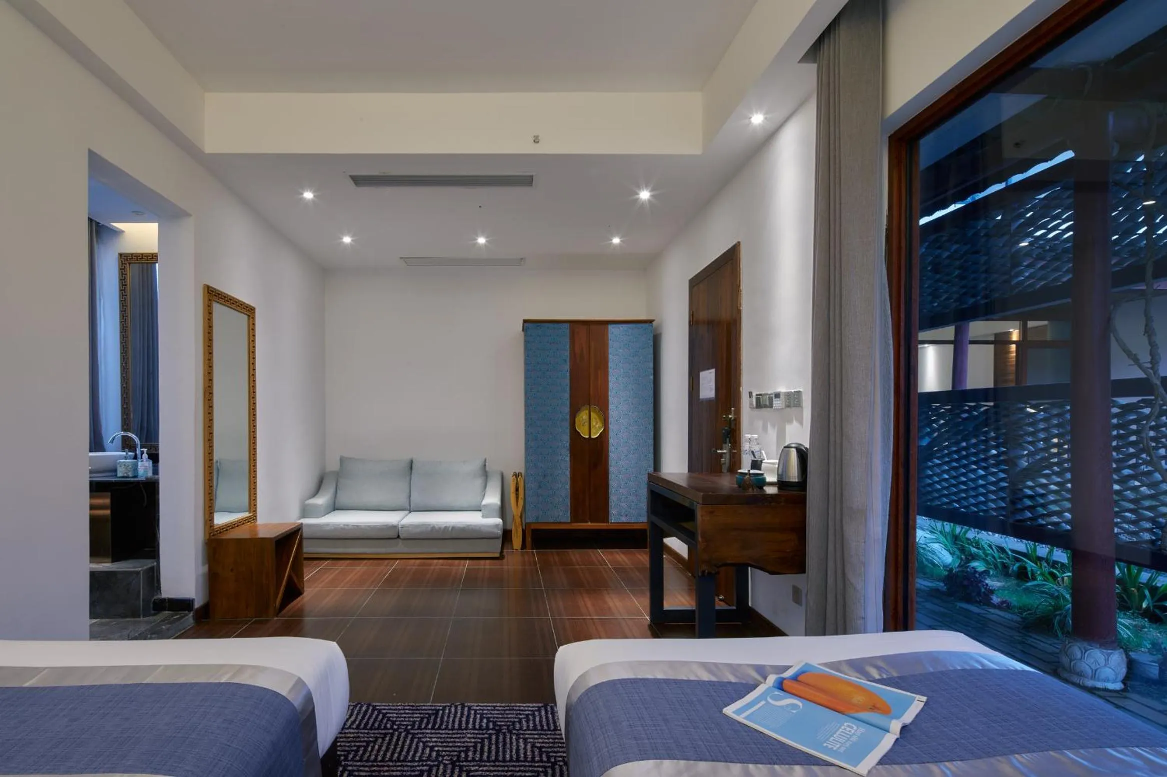 Photo of the whole room, Bed in Li River Resort