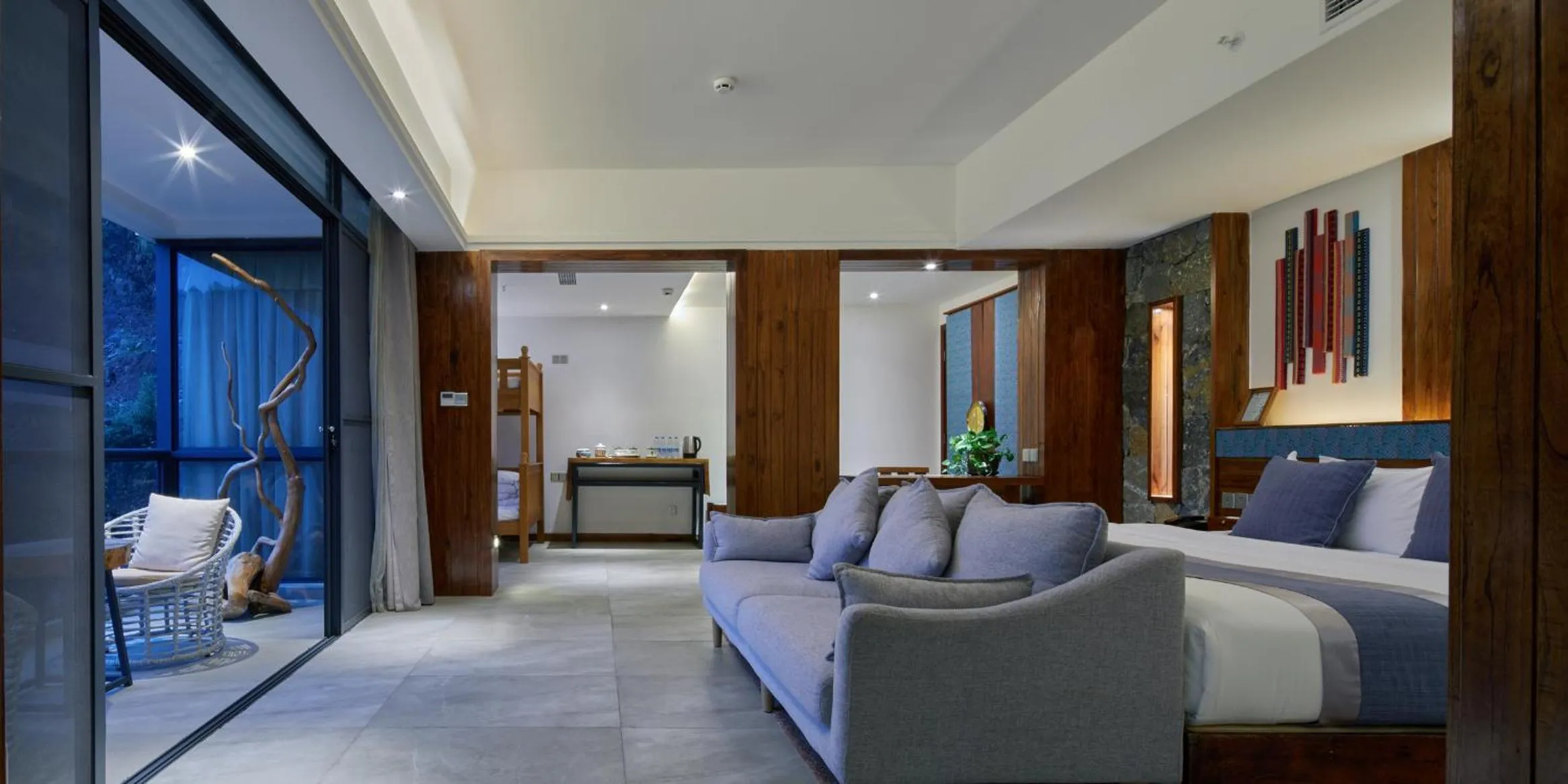 Photo of the whole room, Bed in Li River Resort