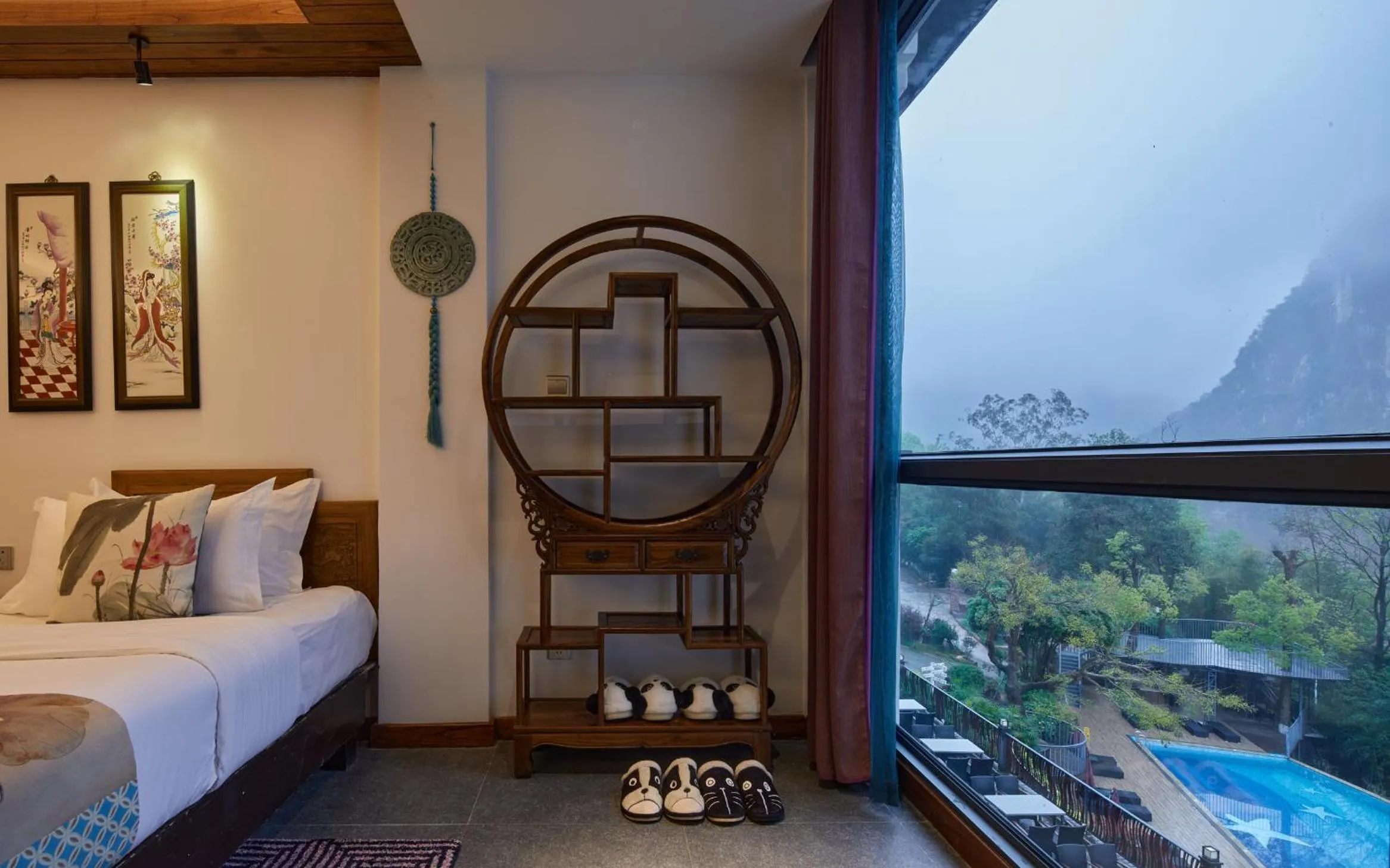 Pool view, Bed in Li River Resort
