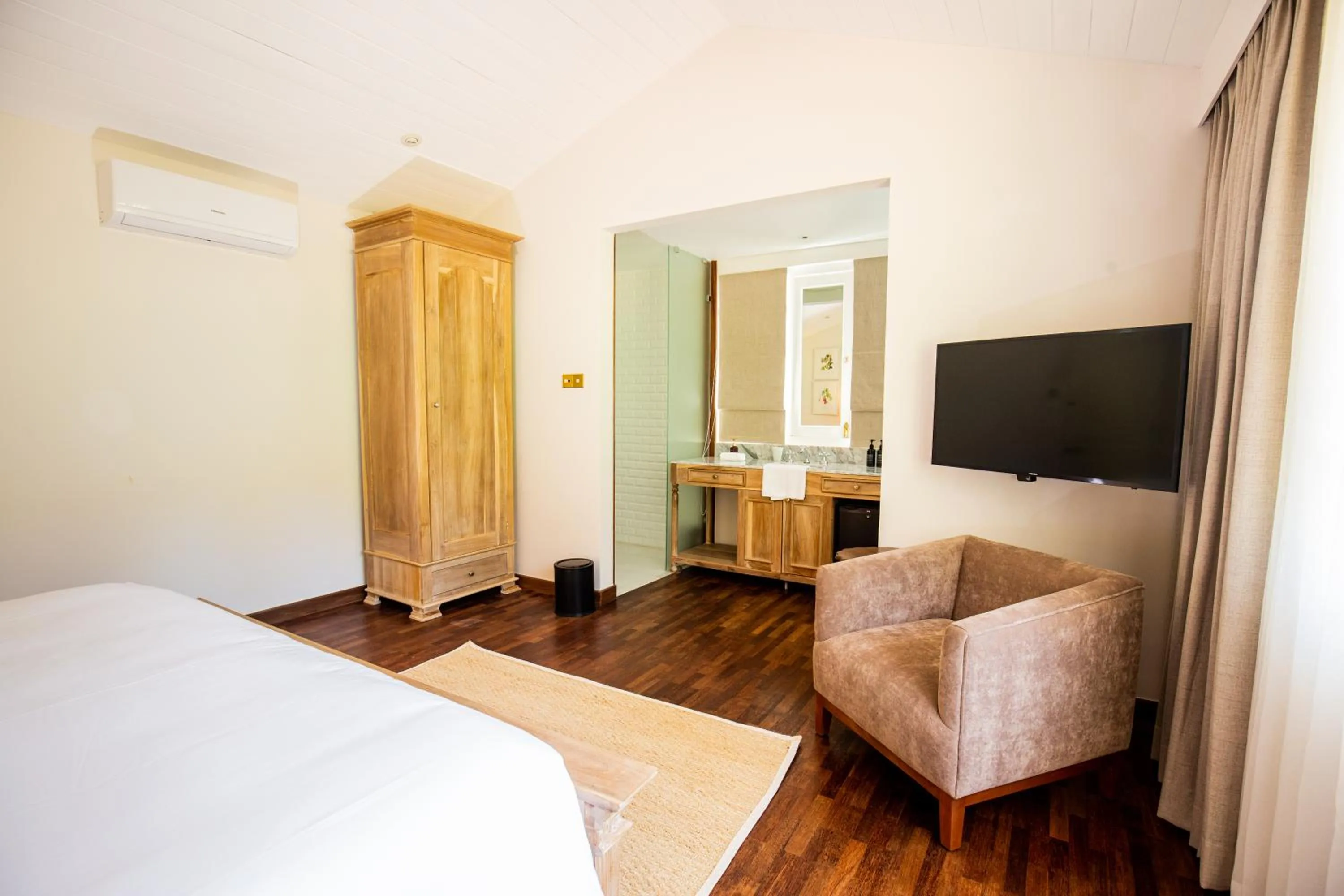 Living room, Bed in W15 Hanthana Estate Kandy