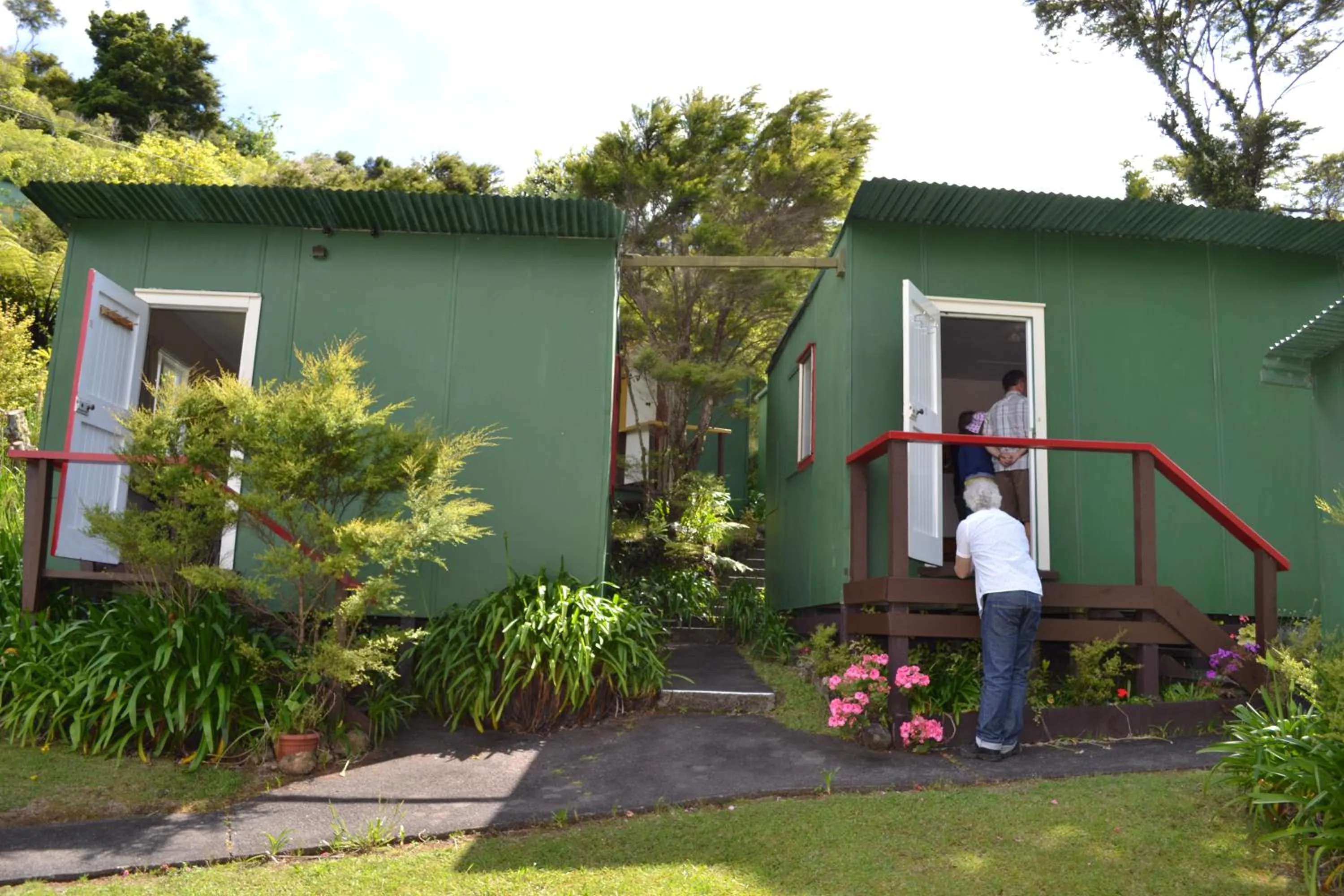 Dormitory Room with a Separate Shared Bathroom and Kitchen in Te Mata Lodge