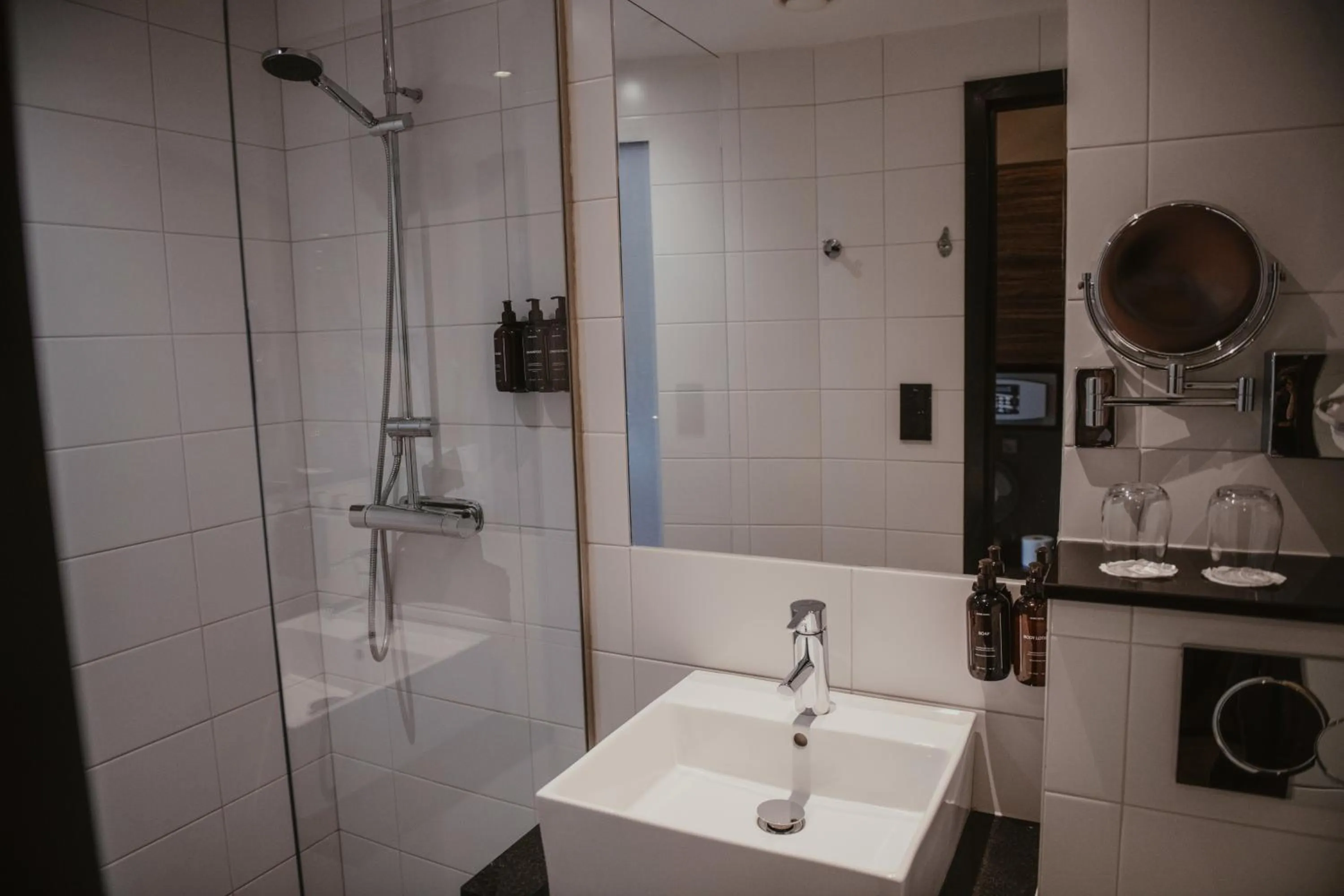 Shower in Home Hotel Slottsparken
