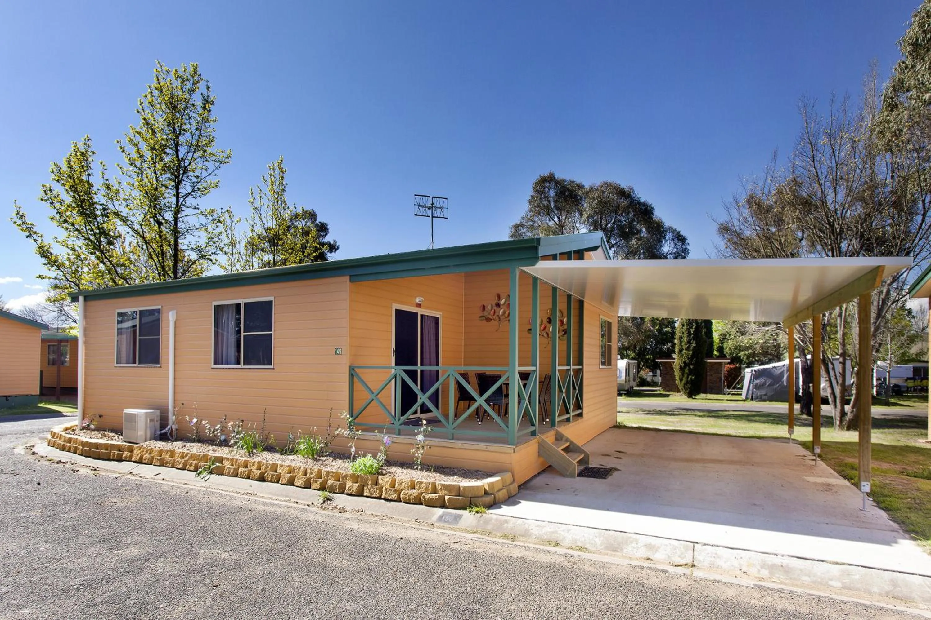 Property building in Armidale Tourist Park