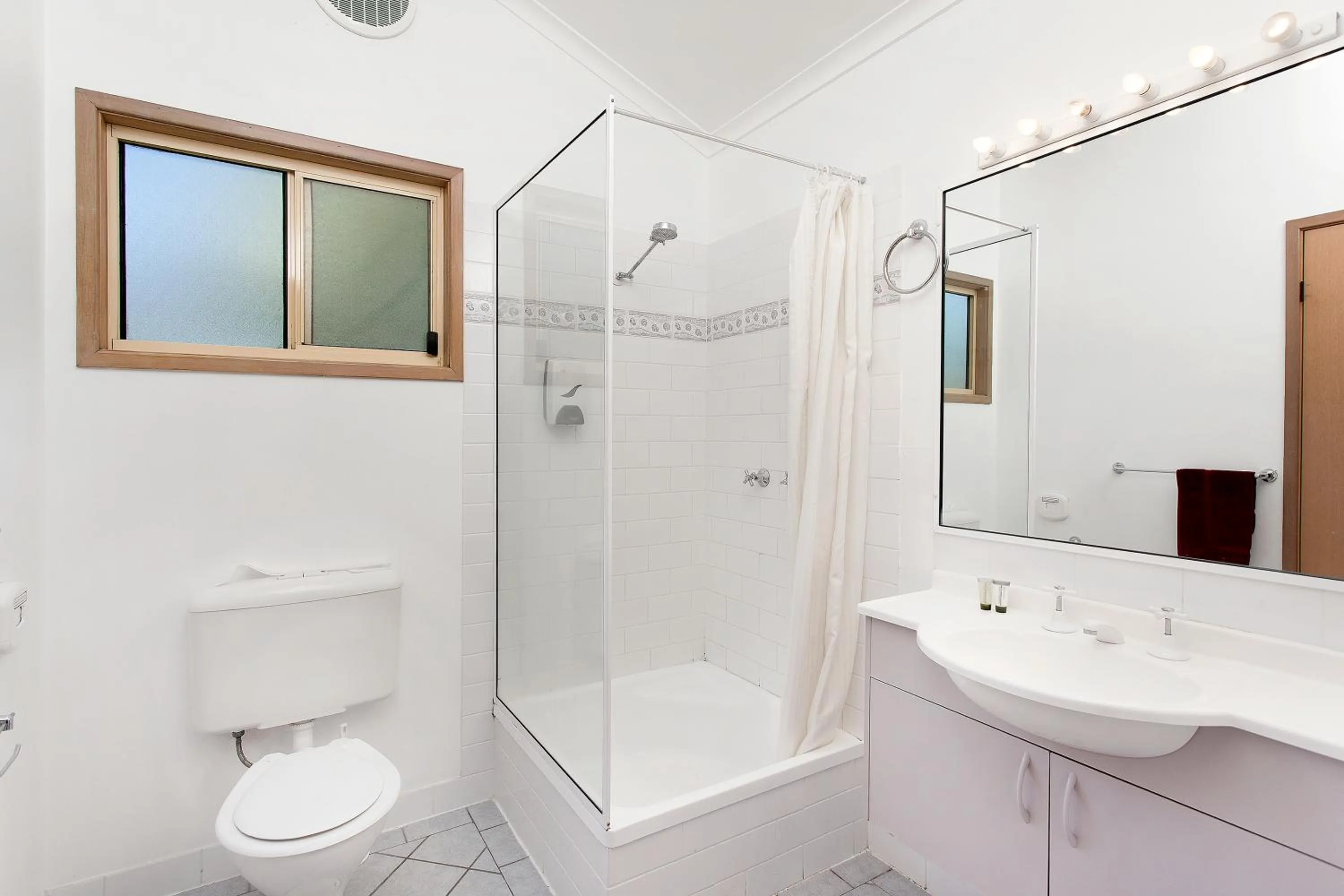 Bathroom in Armidale Tourist Park