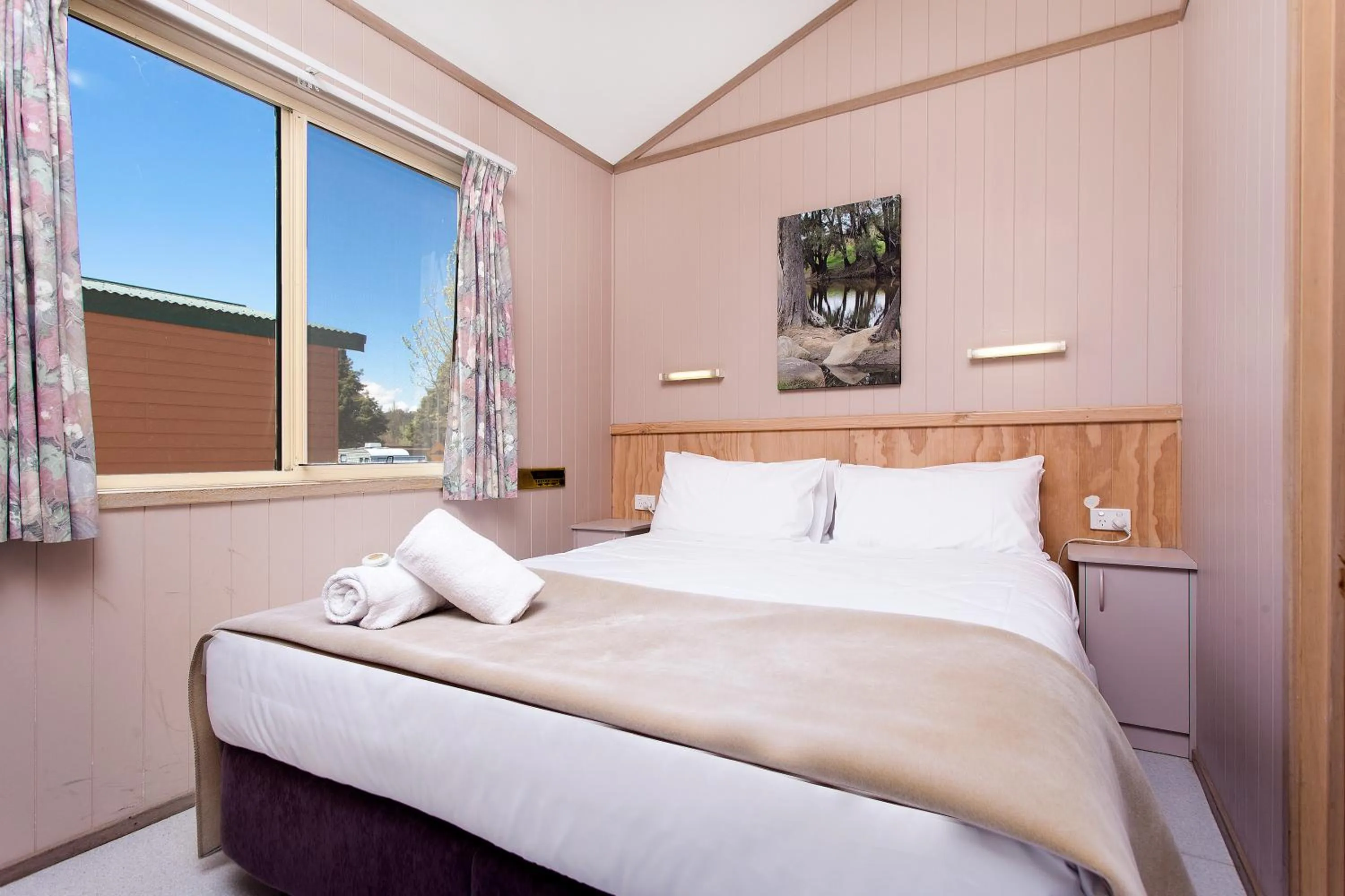 Bed in Armidale Tourist Park