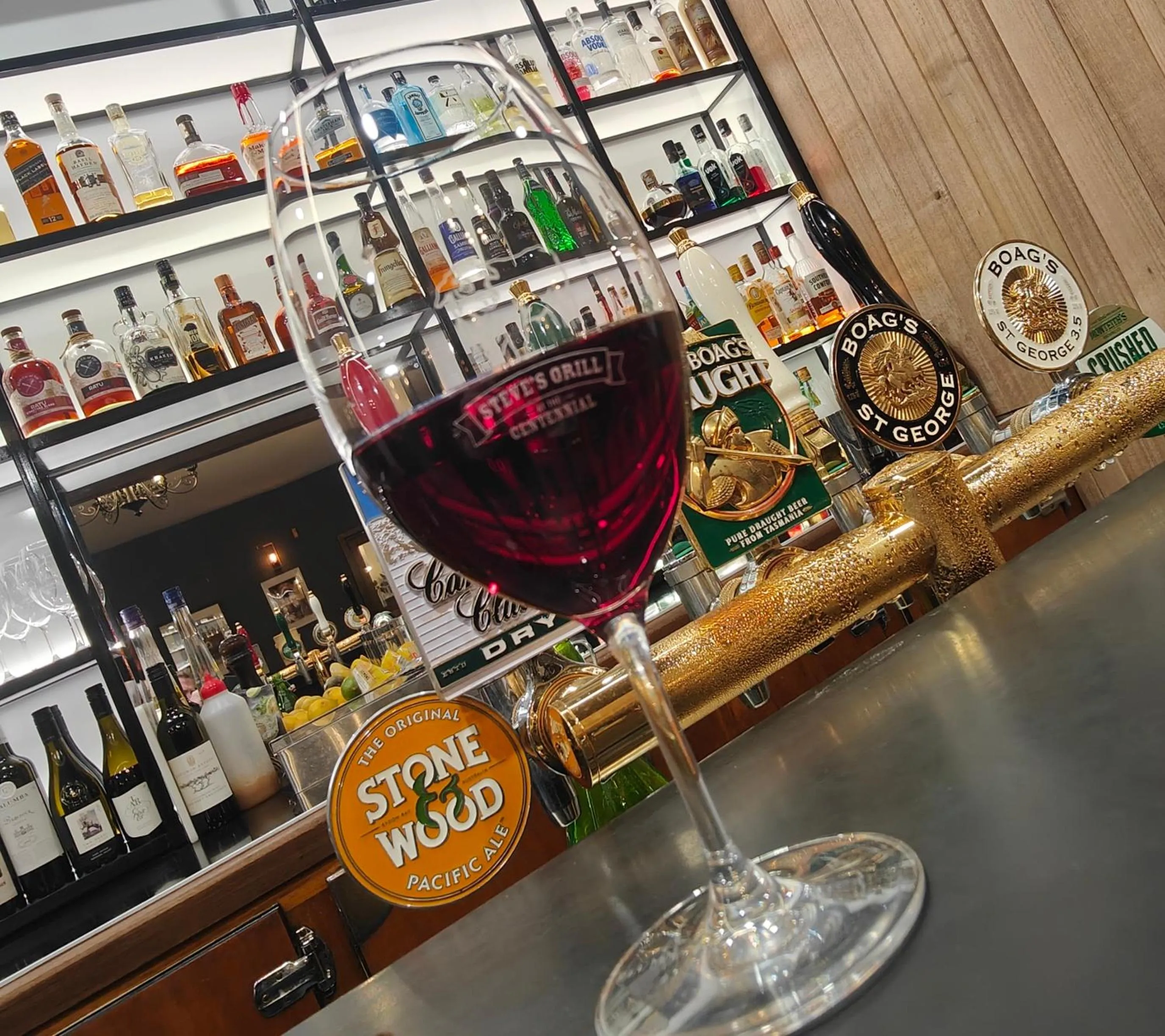 Restaurant/places to eat in Centennial Inn on Bathurst