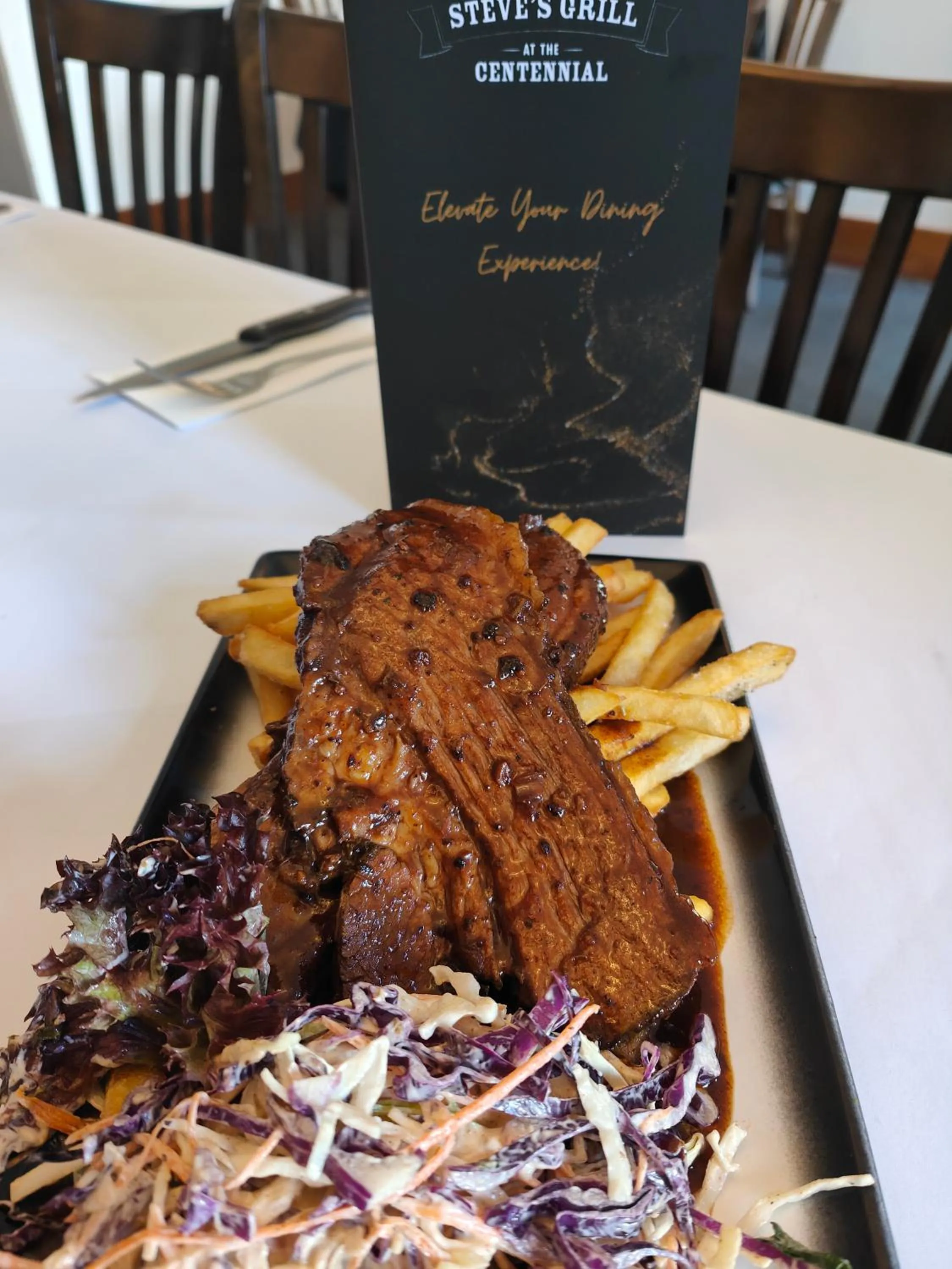 Restaurant/places to eat in Centennial Inn on Bathurst