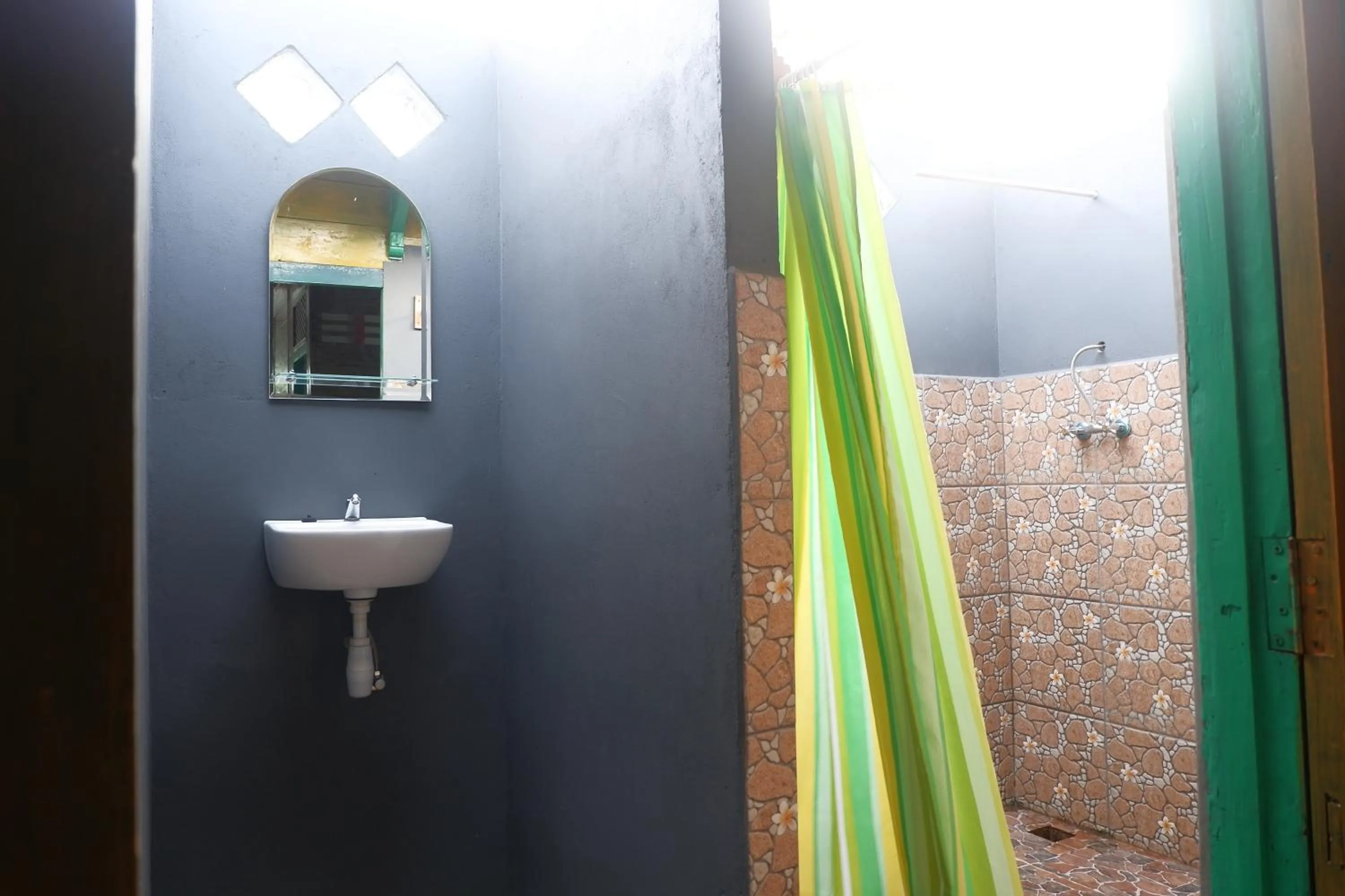 Bathroom in Rock and Wreck Dive Resort