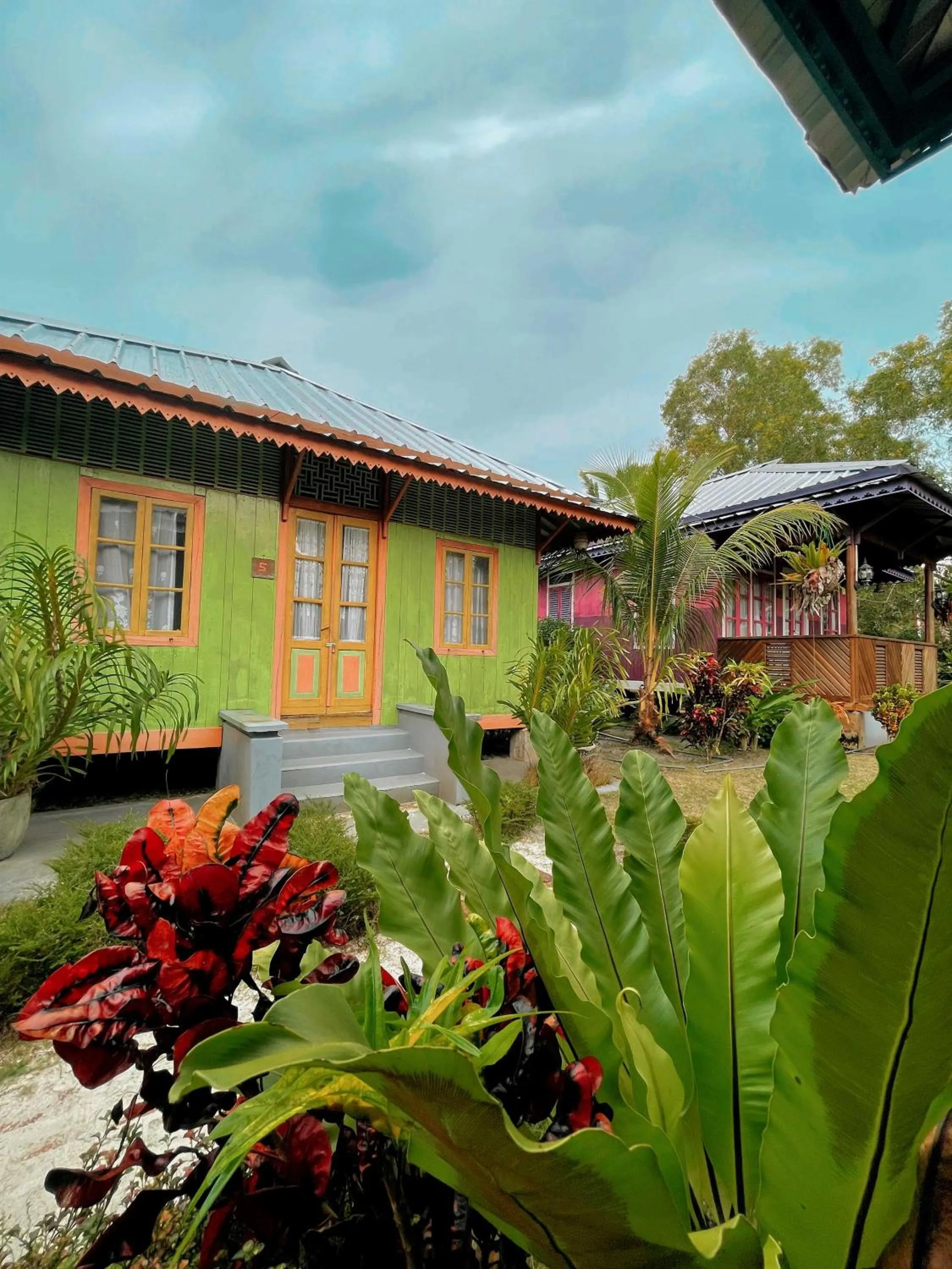 Rock and Wreck Dive Resort