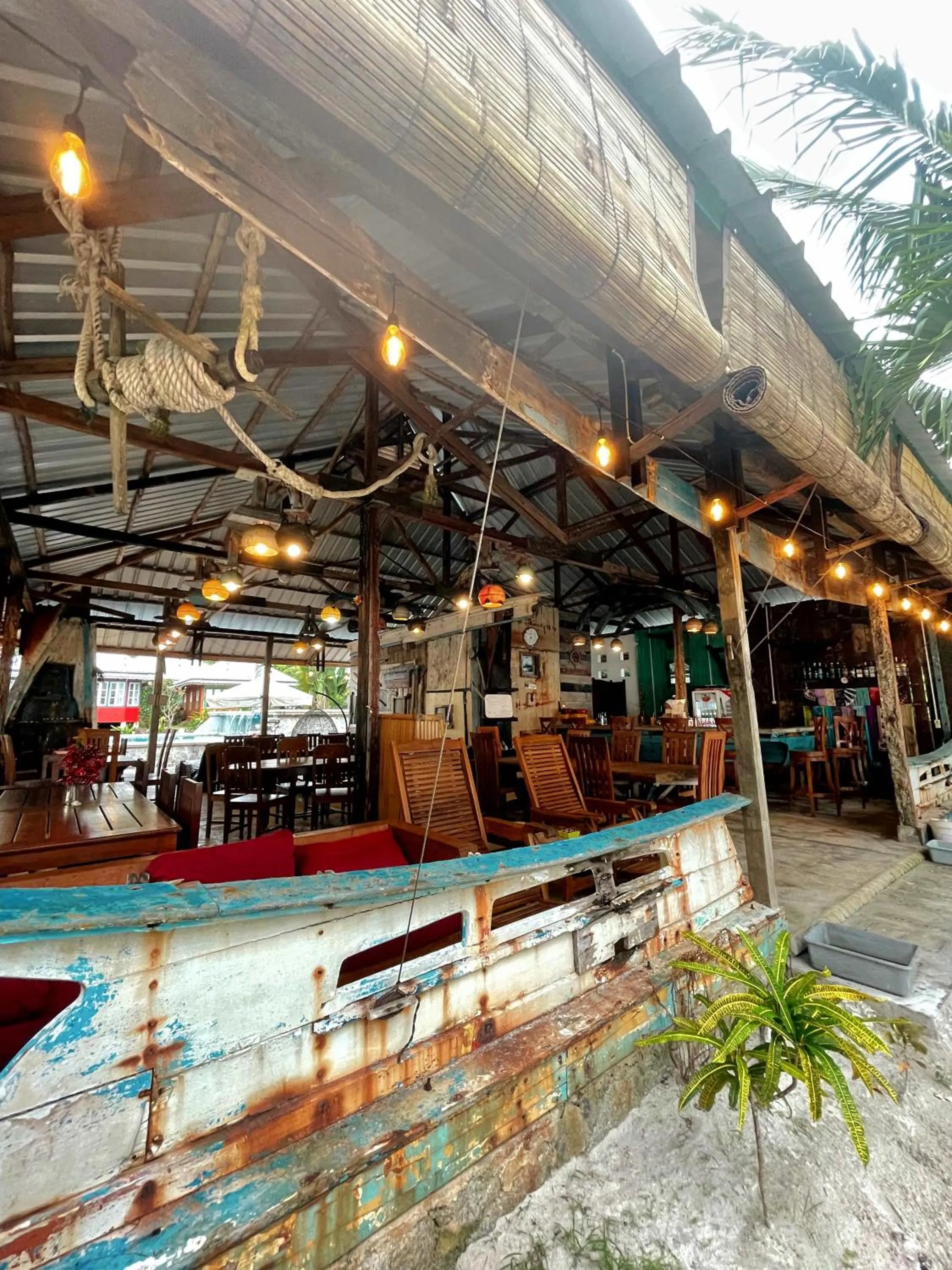 Rock and Wreck Dive Resort