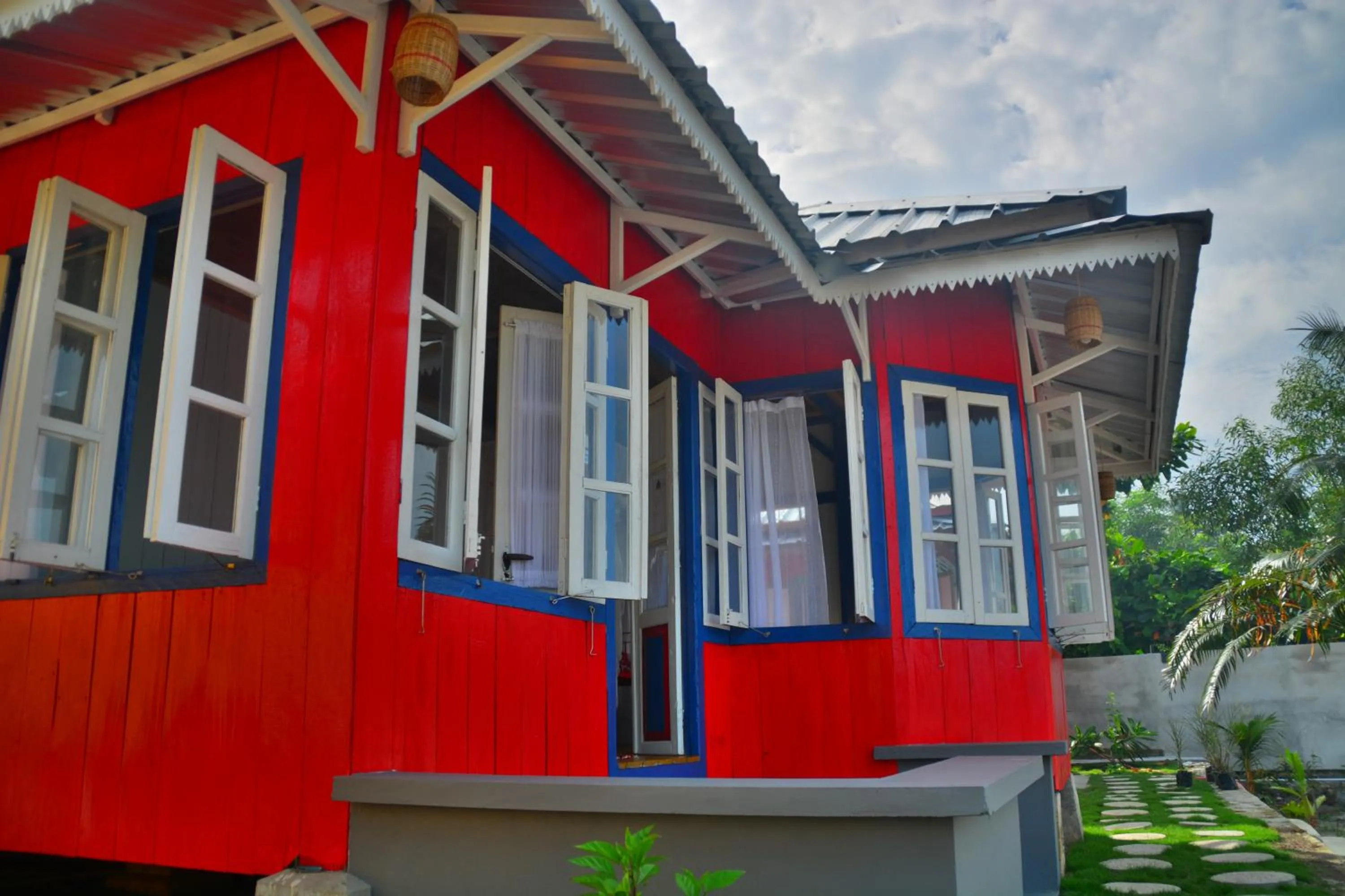 Property building in Rock and Wreck Dive Resort