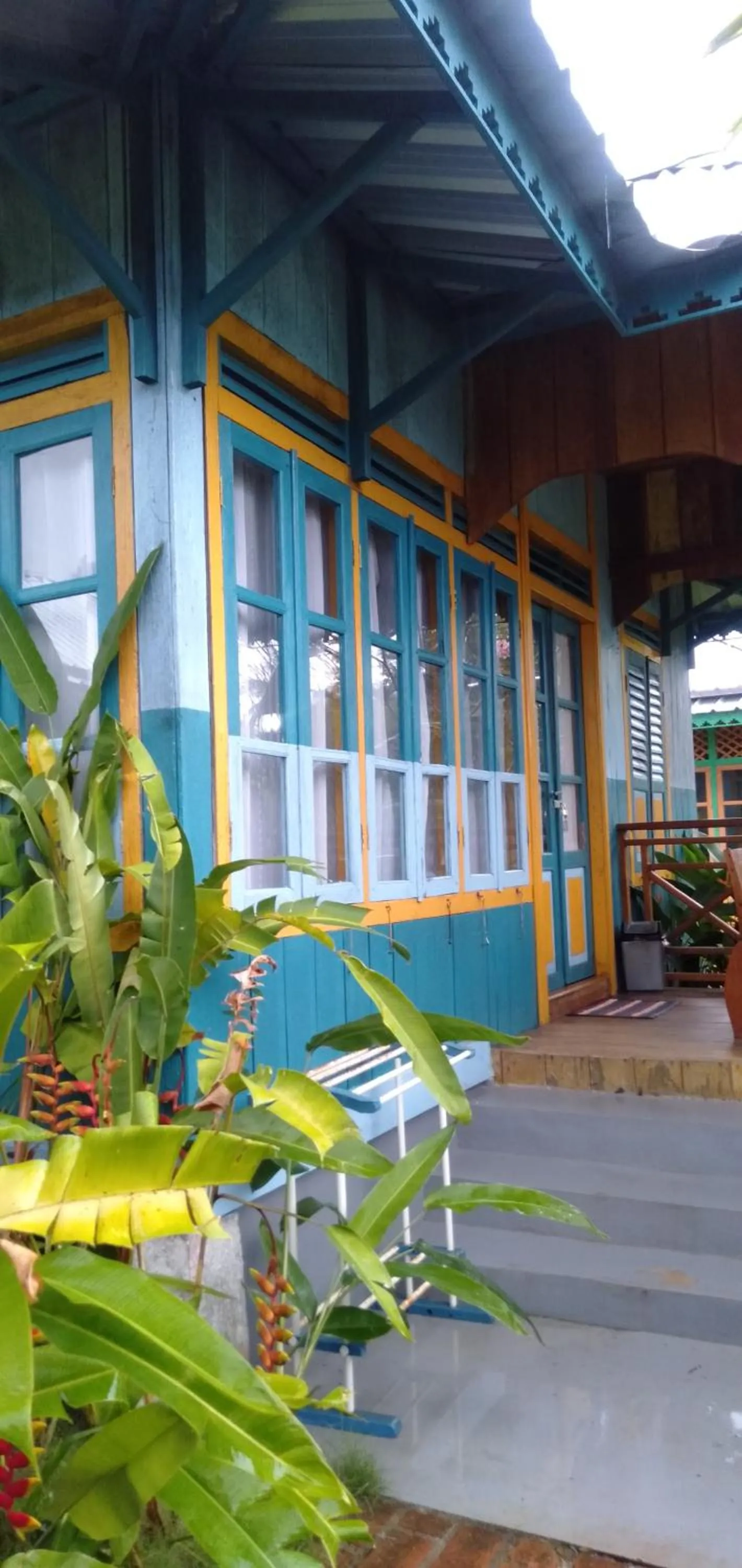 Rock and Wreck Dive Resort