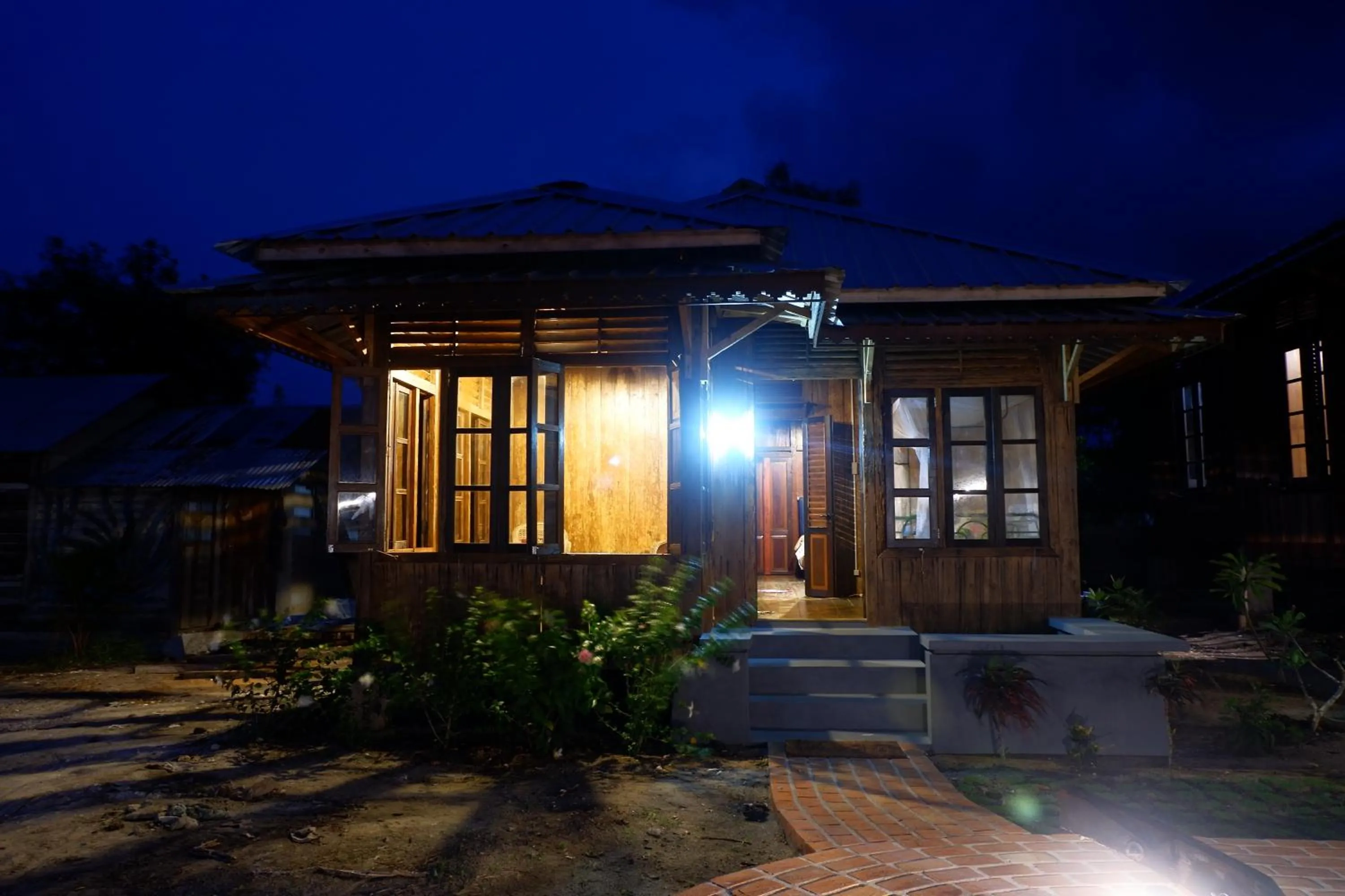 Property building in Rock and Wreck Dive Resort