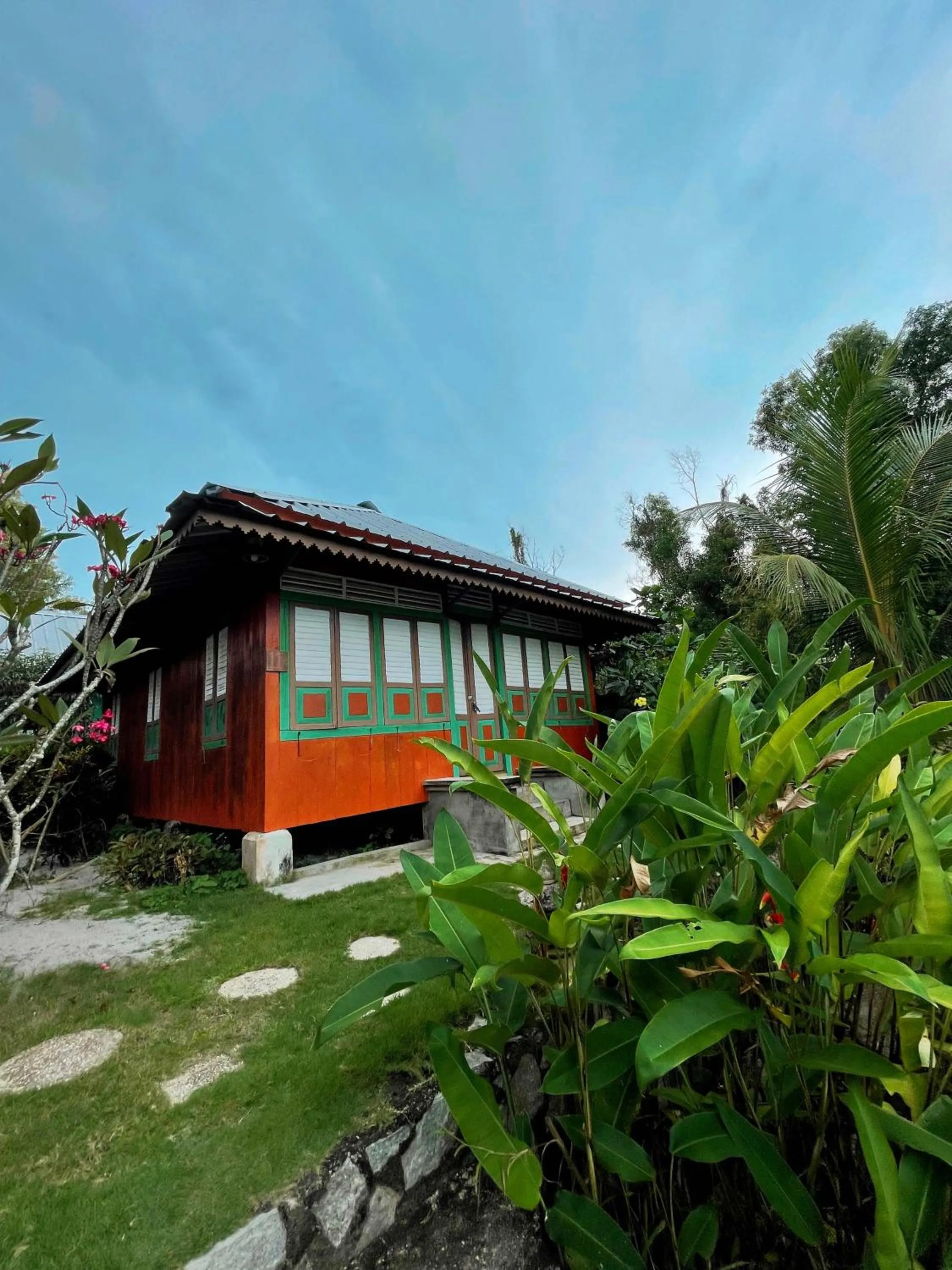 Rock and Wreck Dive Resort