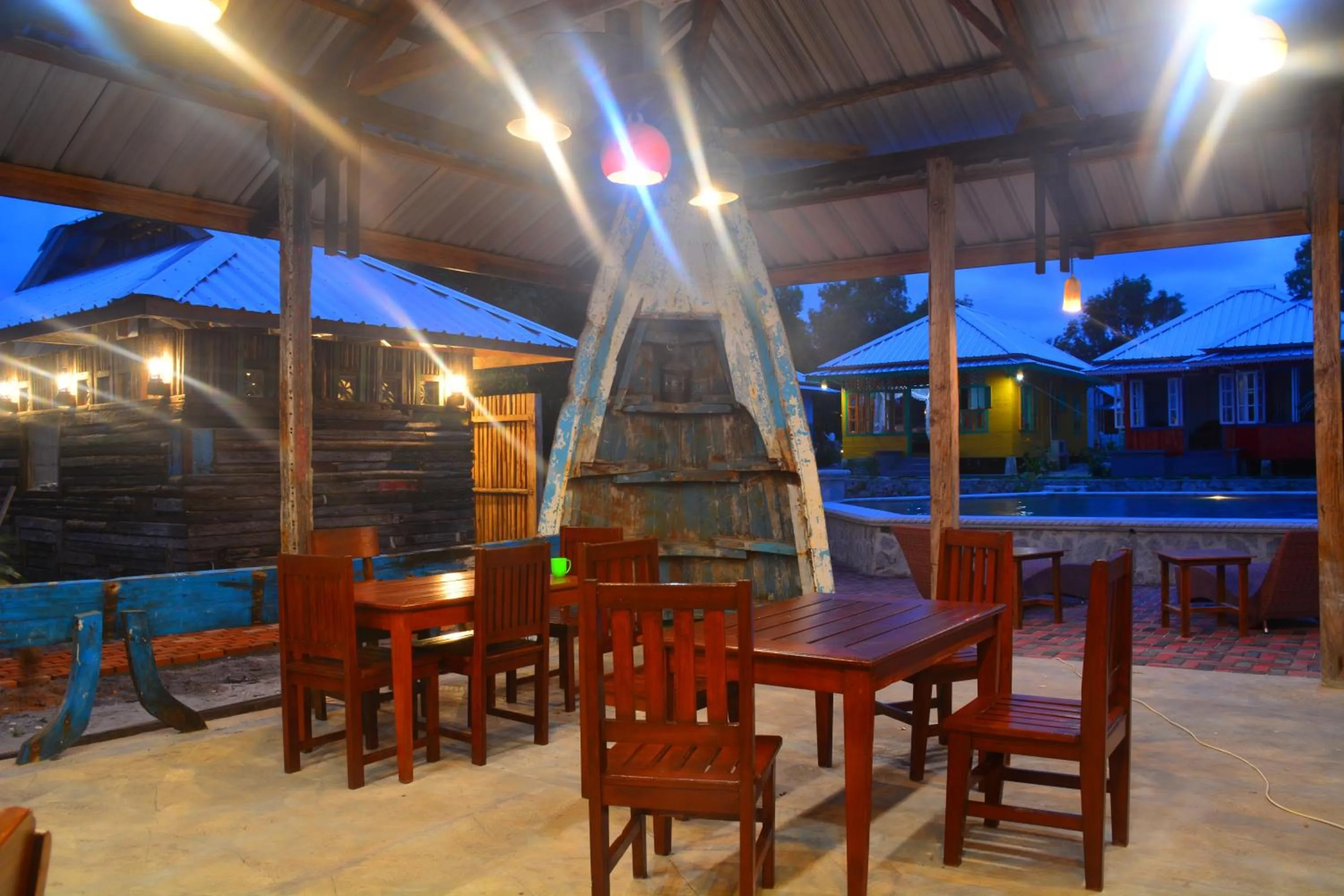 Restaurant/places to eat in Rock and Wreck Dive Resort