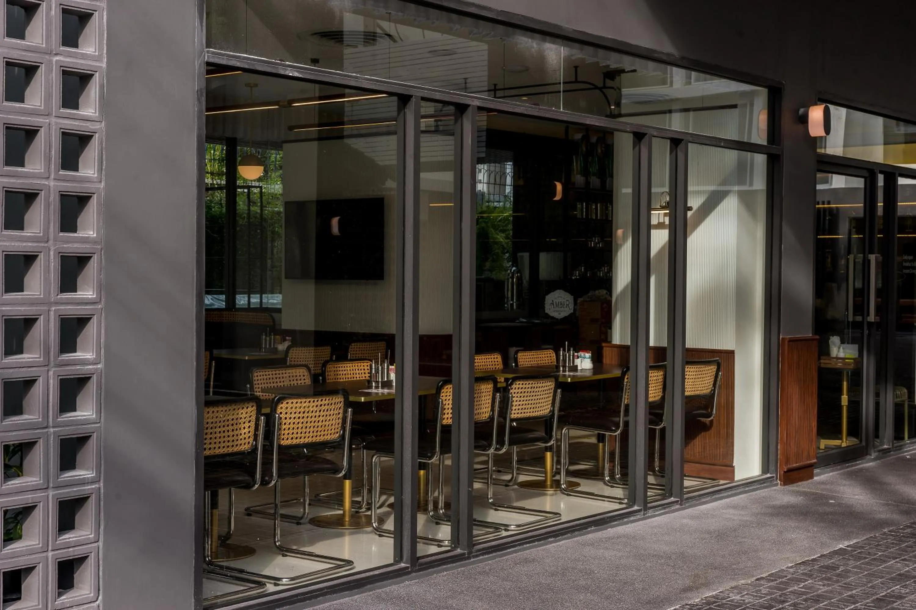 Restaurant/places to eat in Hotel Amber Sukhumvit 85