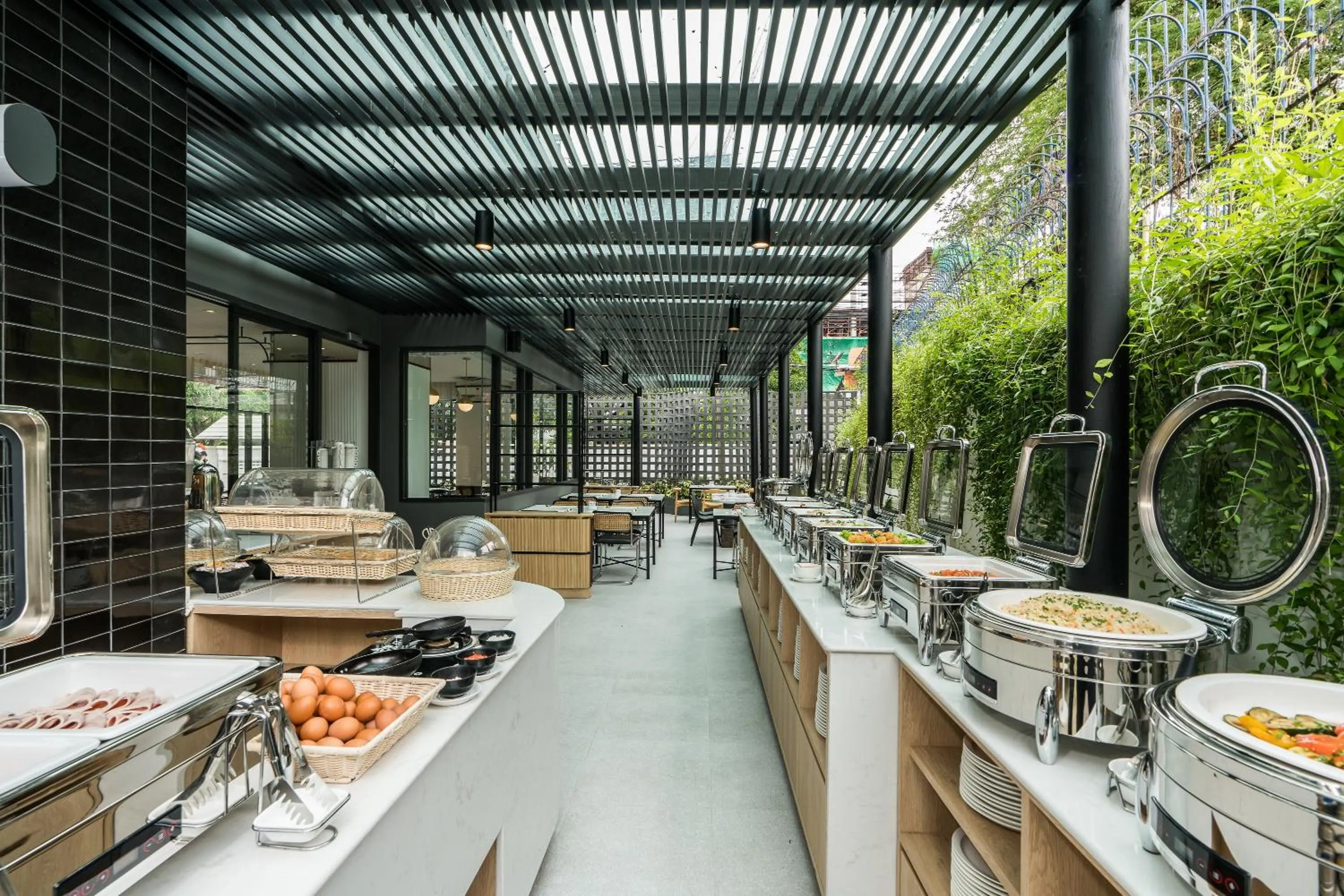 Restaurant/places to eat in Hotel Amber Sukhumvit 85