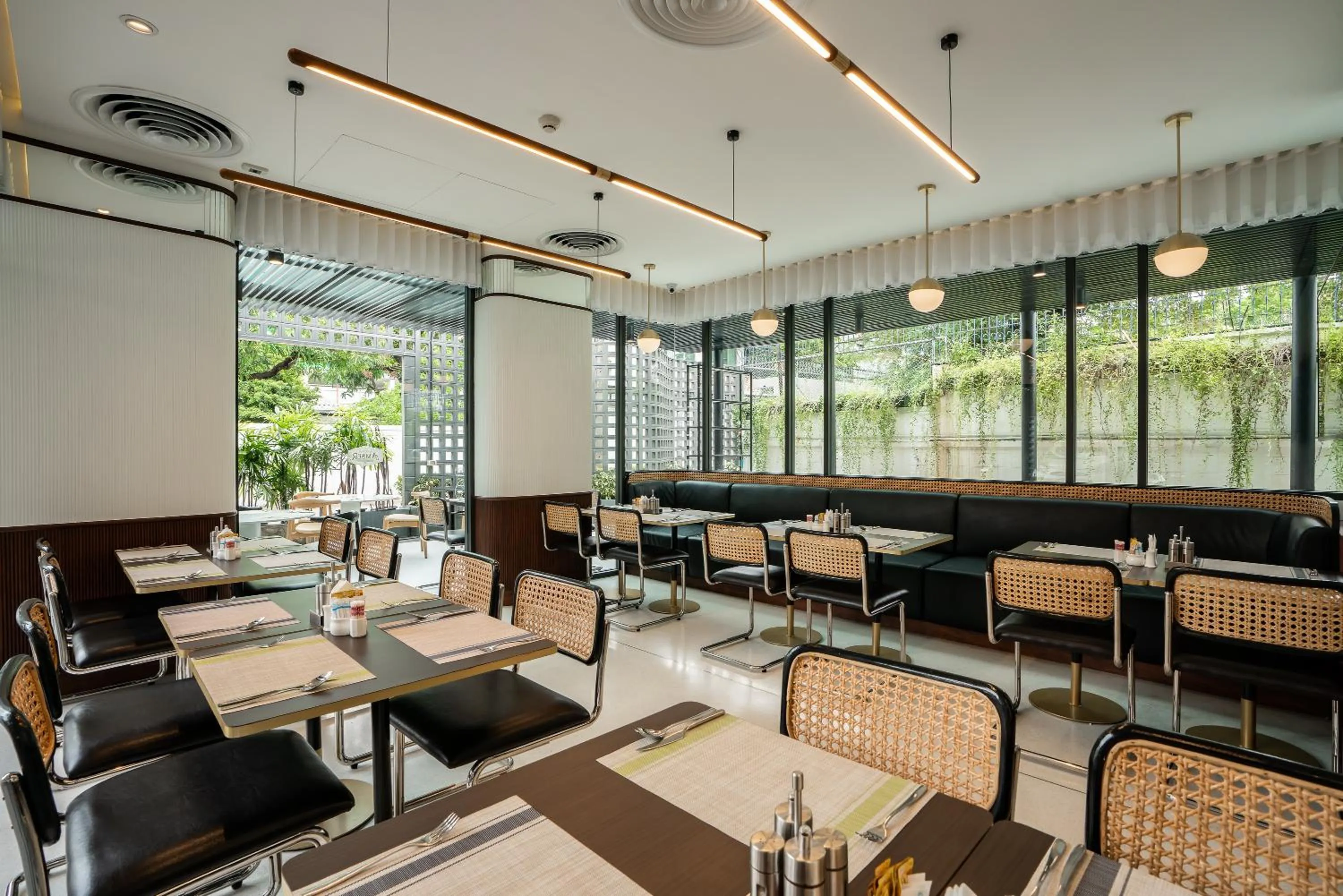 Restaurant/places to eat in Hotel Amber Sukhumvit 85