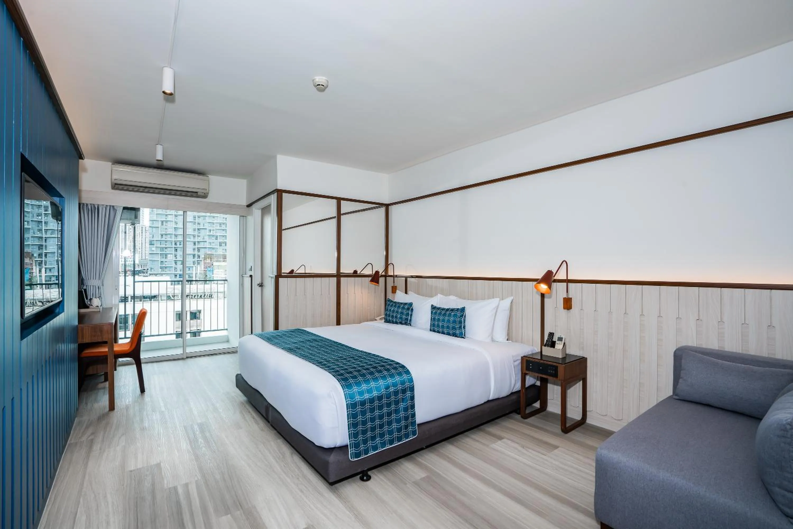 Photo of the whole room, Bed in Hotel Amber Sukhumvit 85