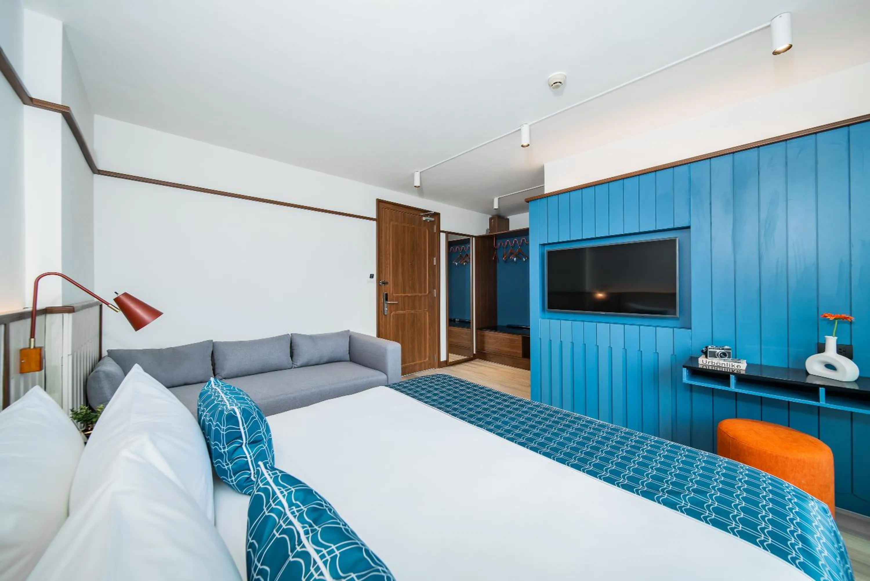 Photo of the whole room, Bed in Hotel Amber Sukhumvit 85