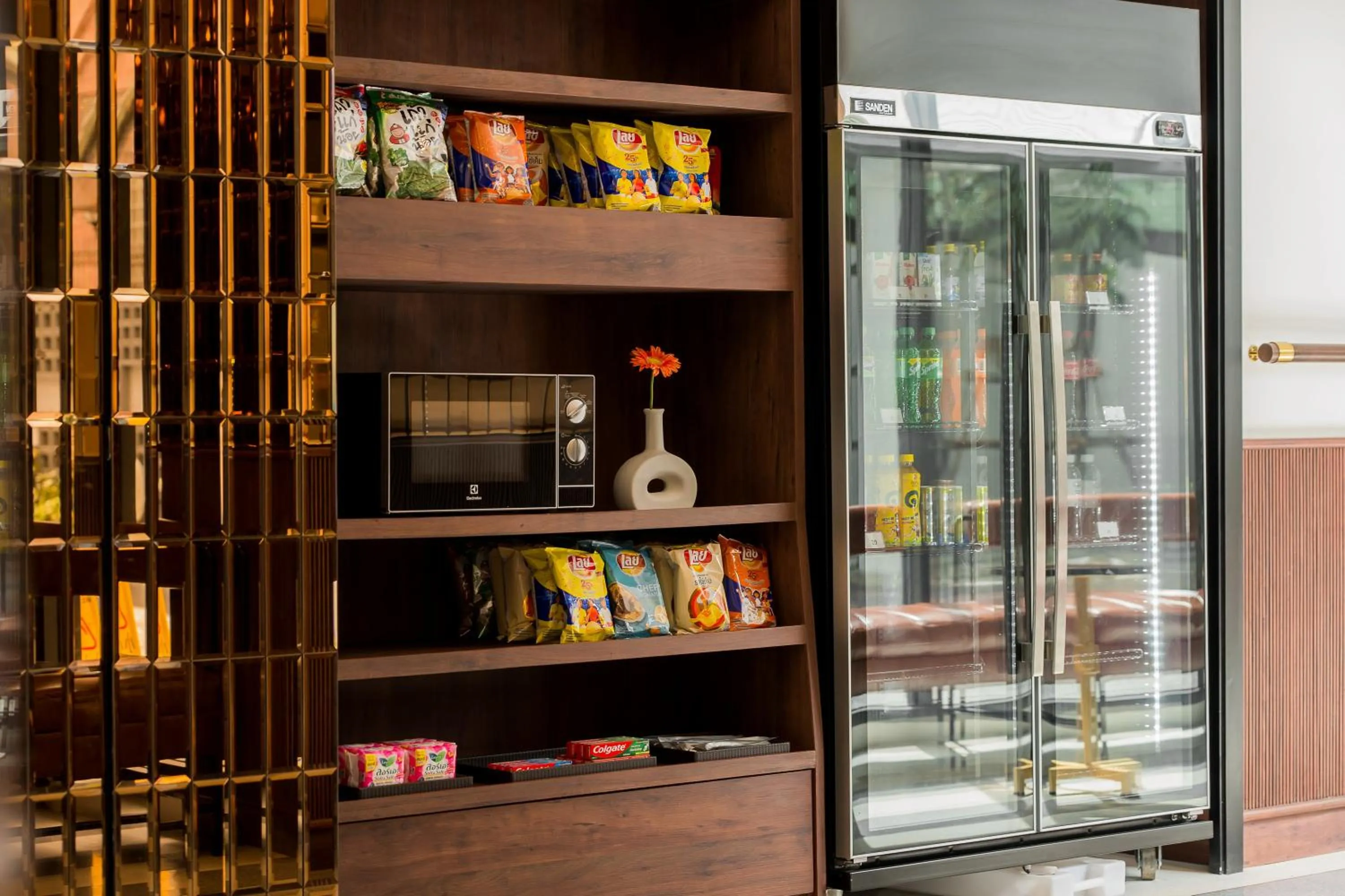 Supermarket/grocery shop in Hotel Amber Sukhumvit 85