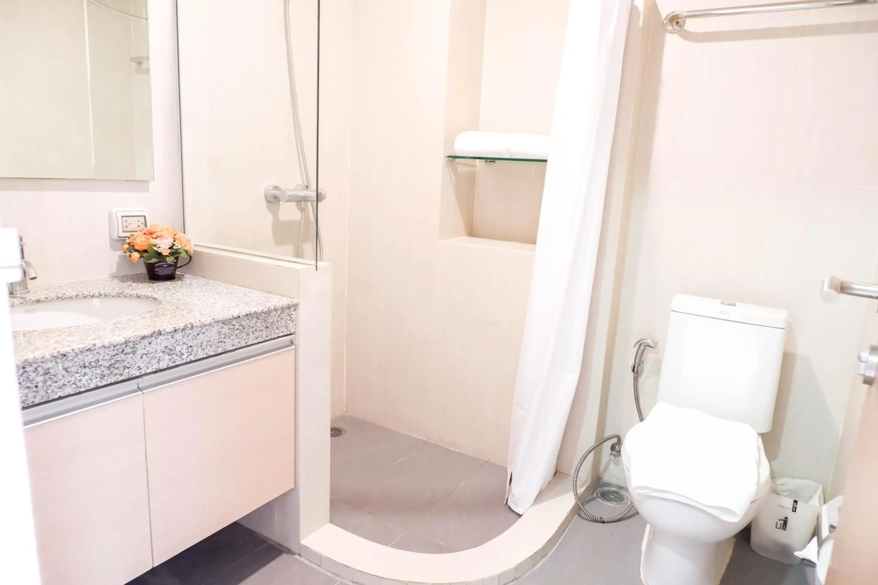 Toilet in Park Village Rama II