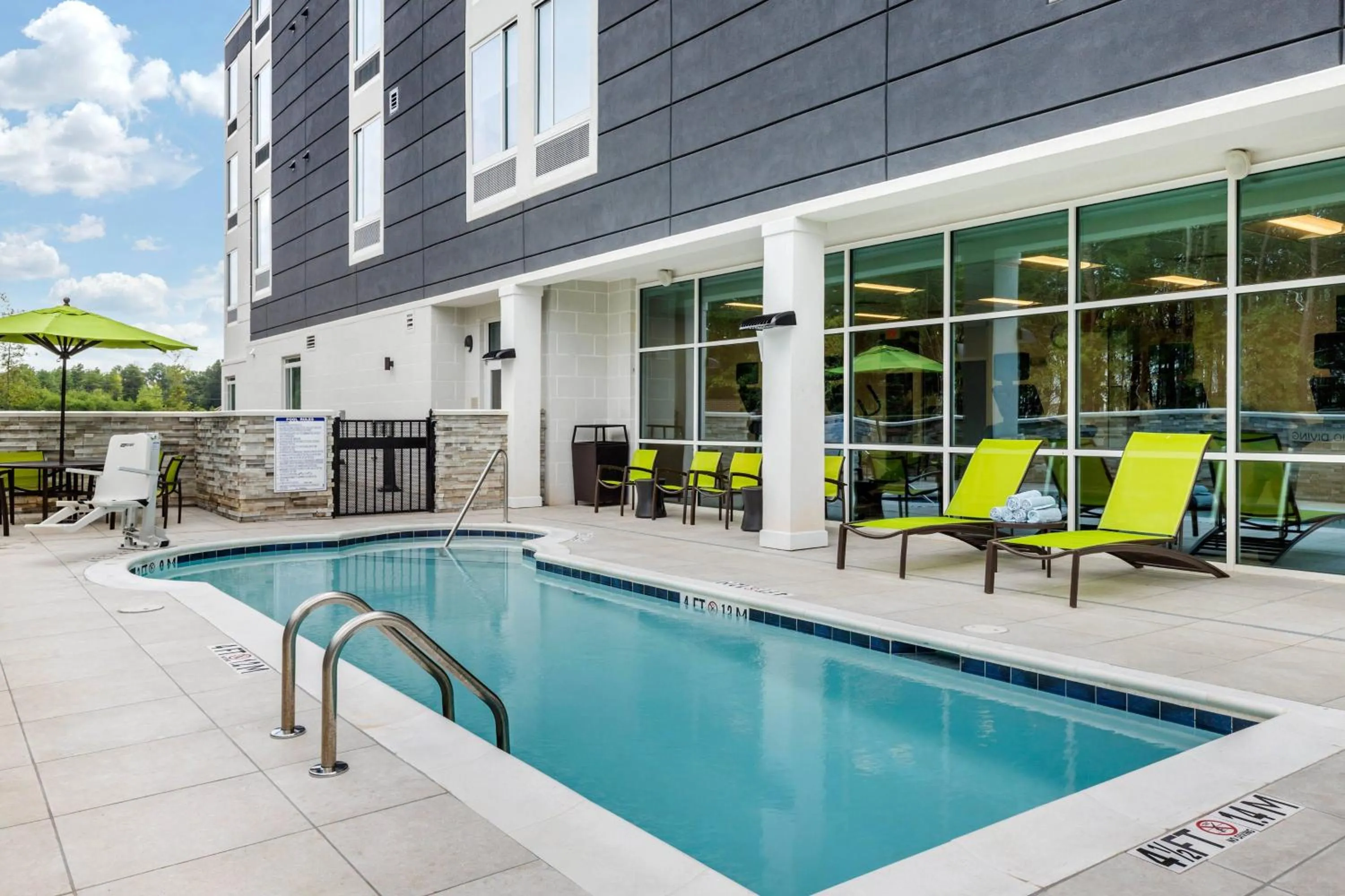 Swimming pool in SpringHill Suites Charlotte Southwest